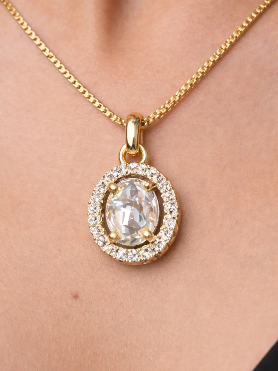 Alankrita Diamond earing & pendant stud - Image 3