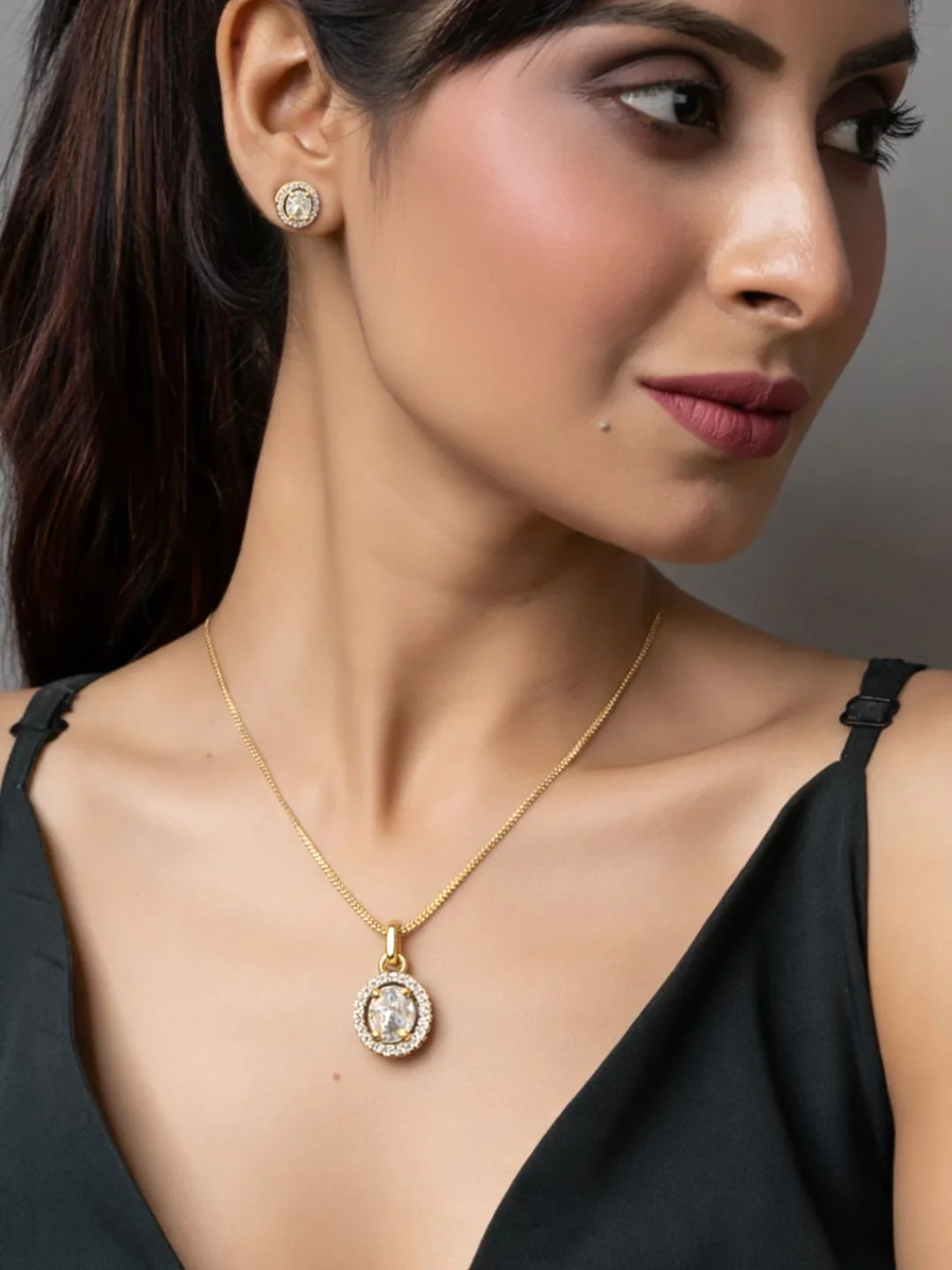 Alankrita Diamond earing & pendant stud - Image 6