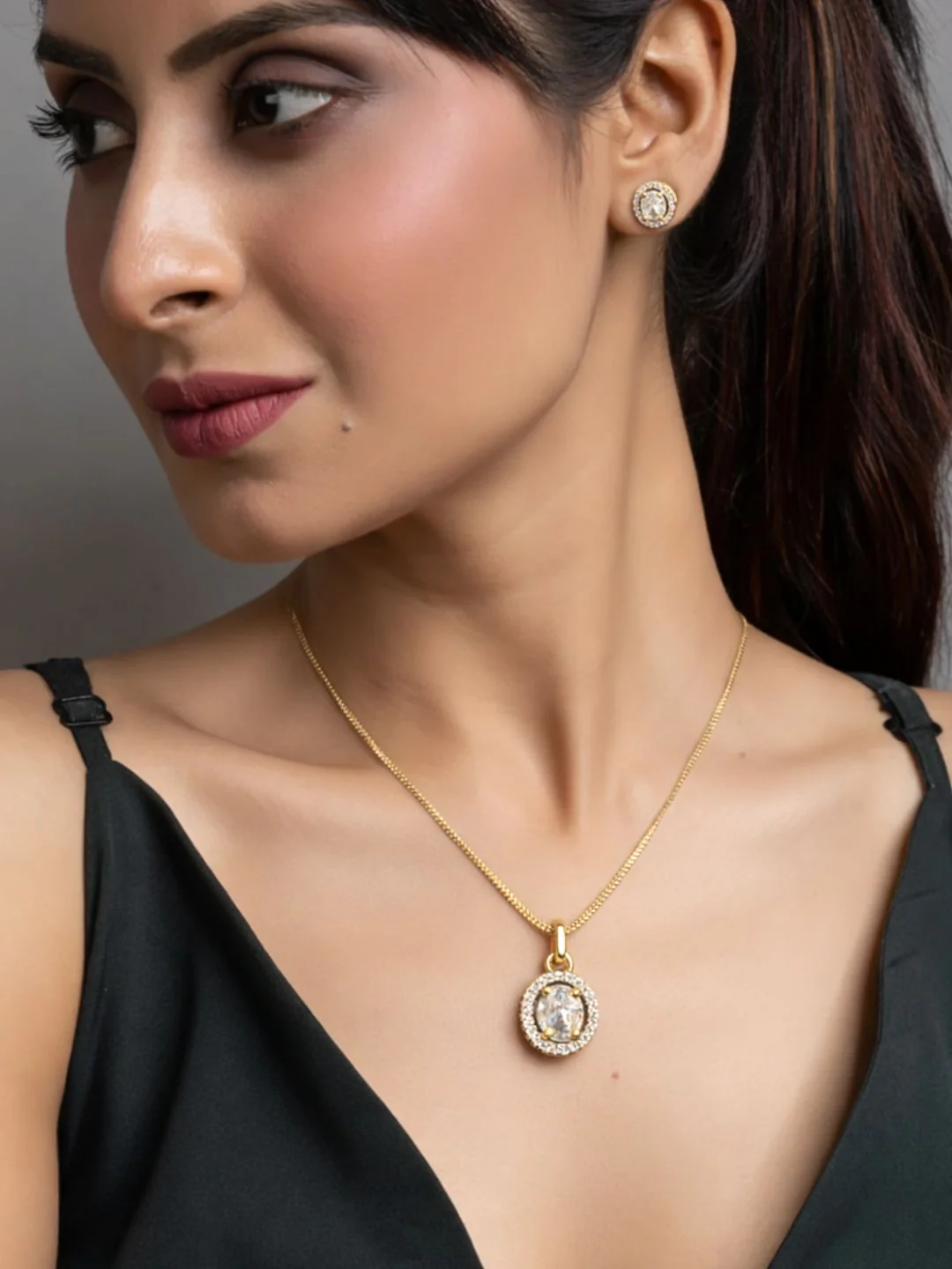 Alankrita Diamond earing & pendant stud - Image 7