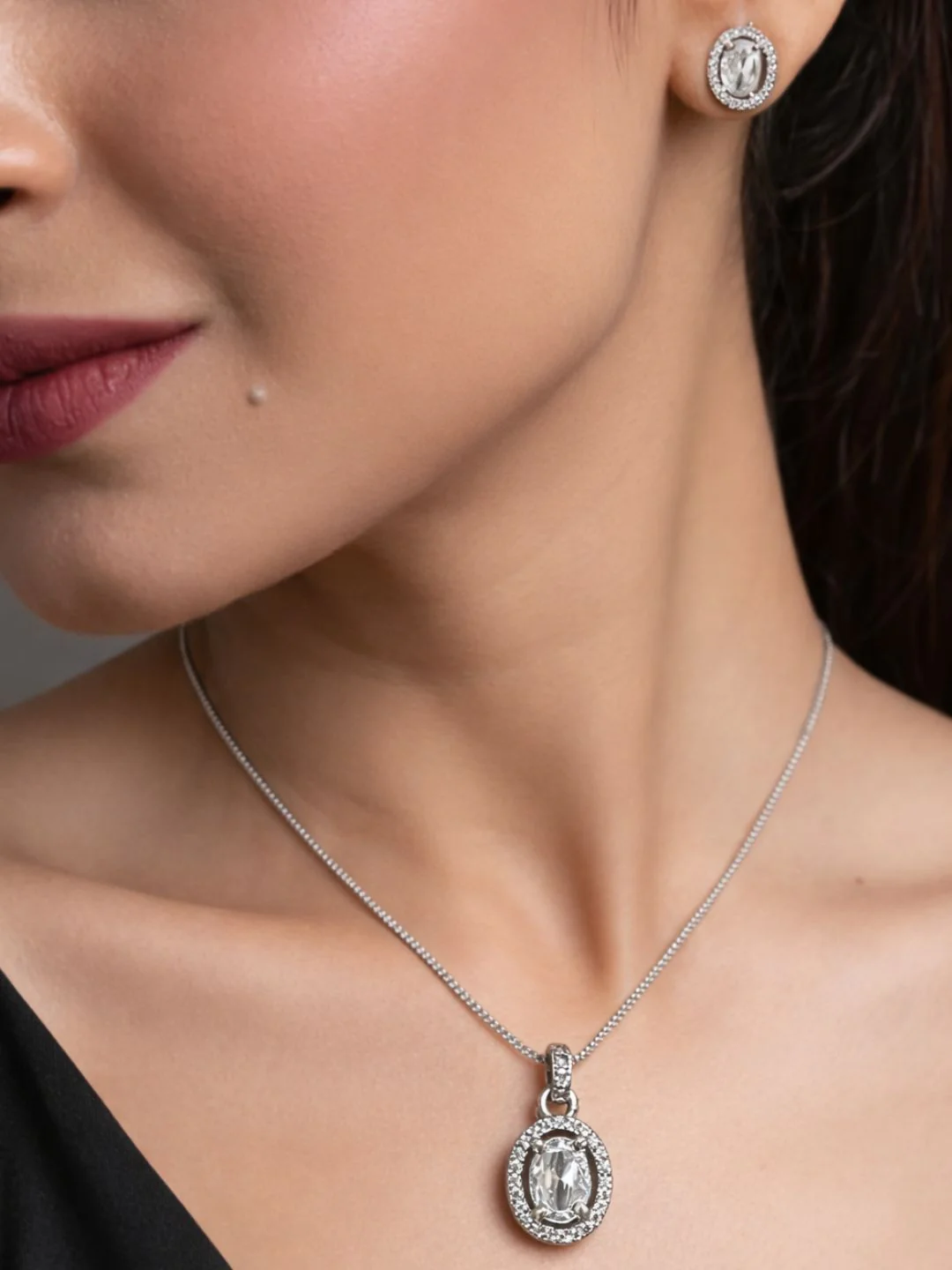 Alankrita Diamond earing & pendant stud - Image 2