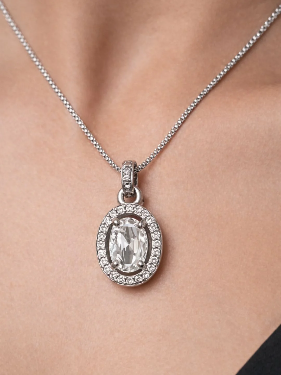 Alankrita Diamond earing & pendant stud - Image 3