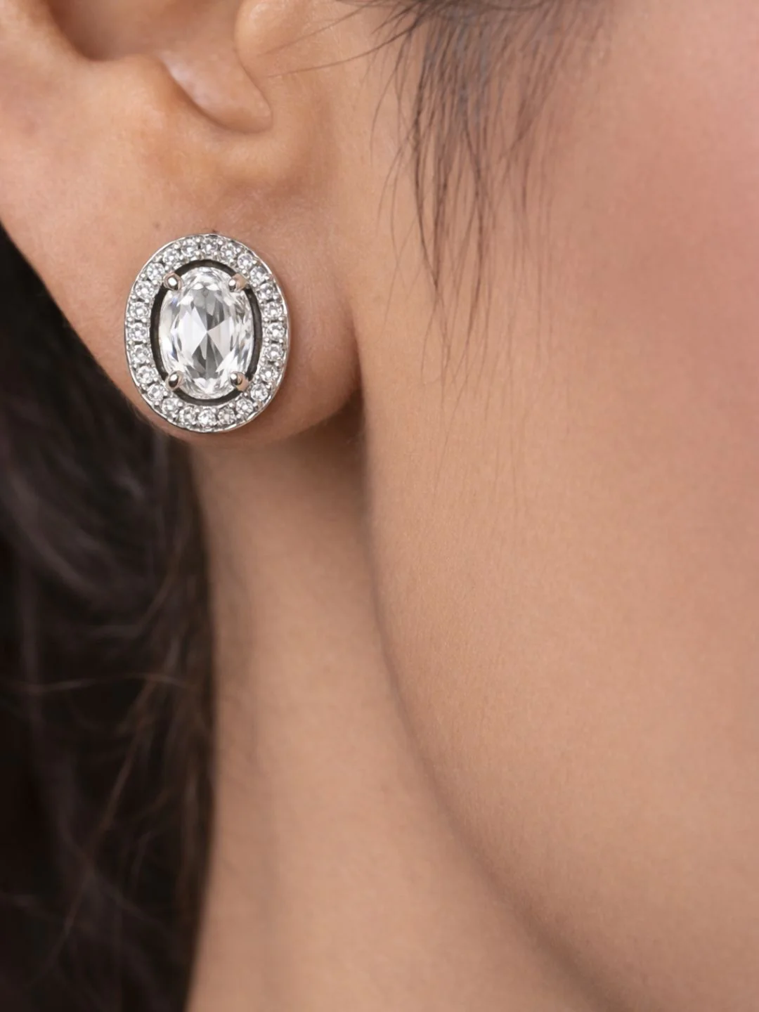 Alankrita Diamond earing & pendant stud - Image 4