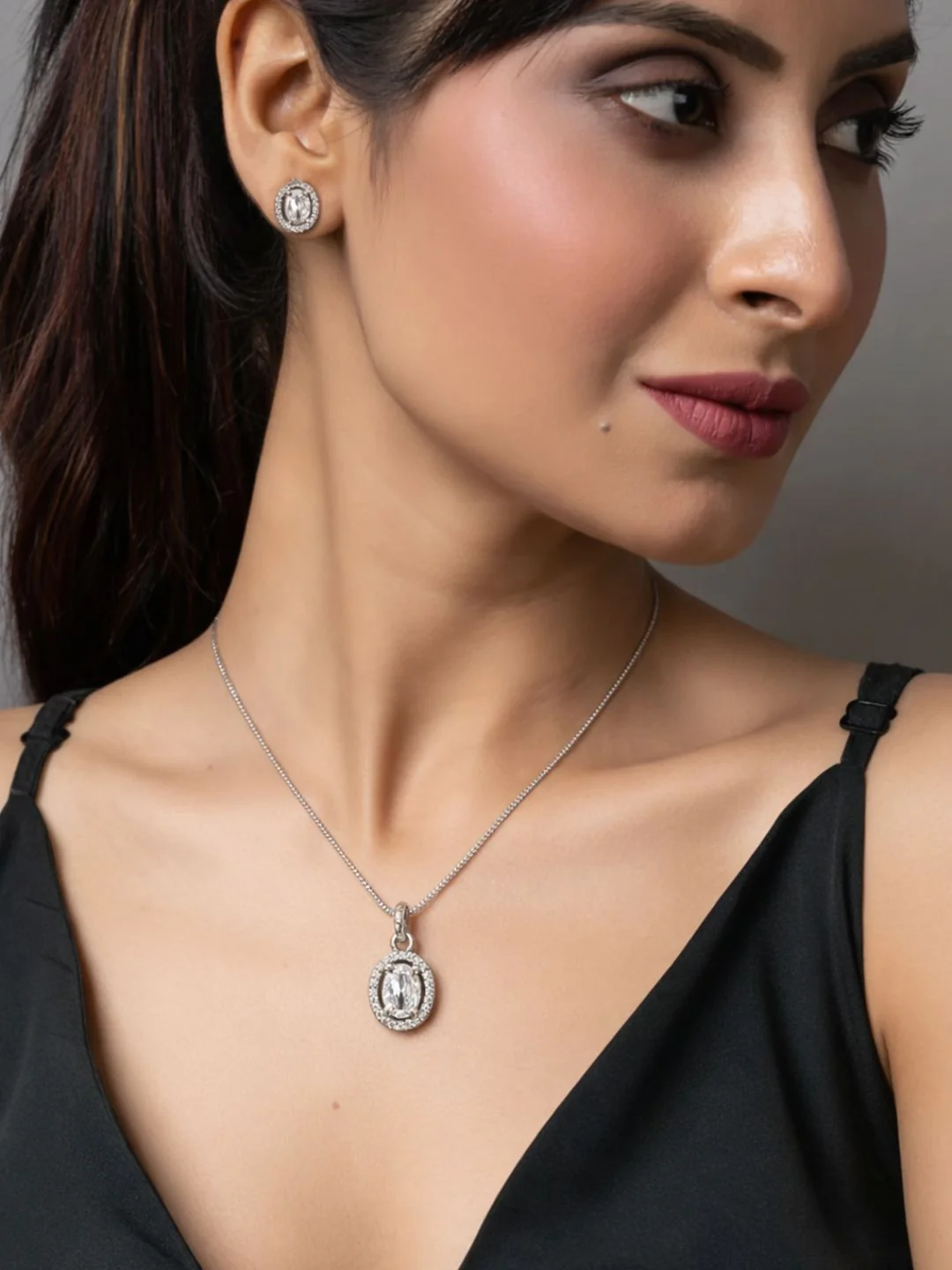 Alankrita Diamond earing & pendant stud - Image 6