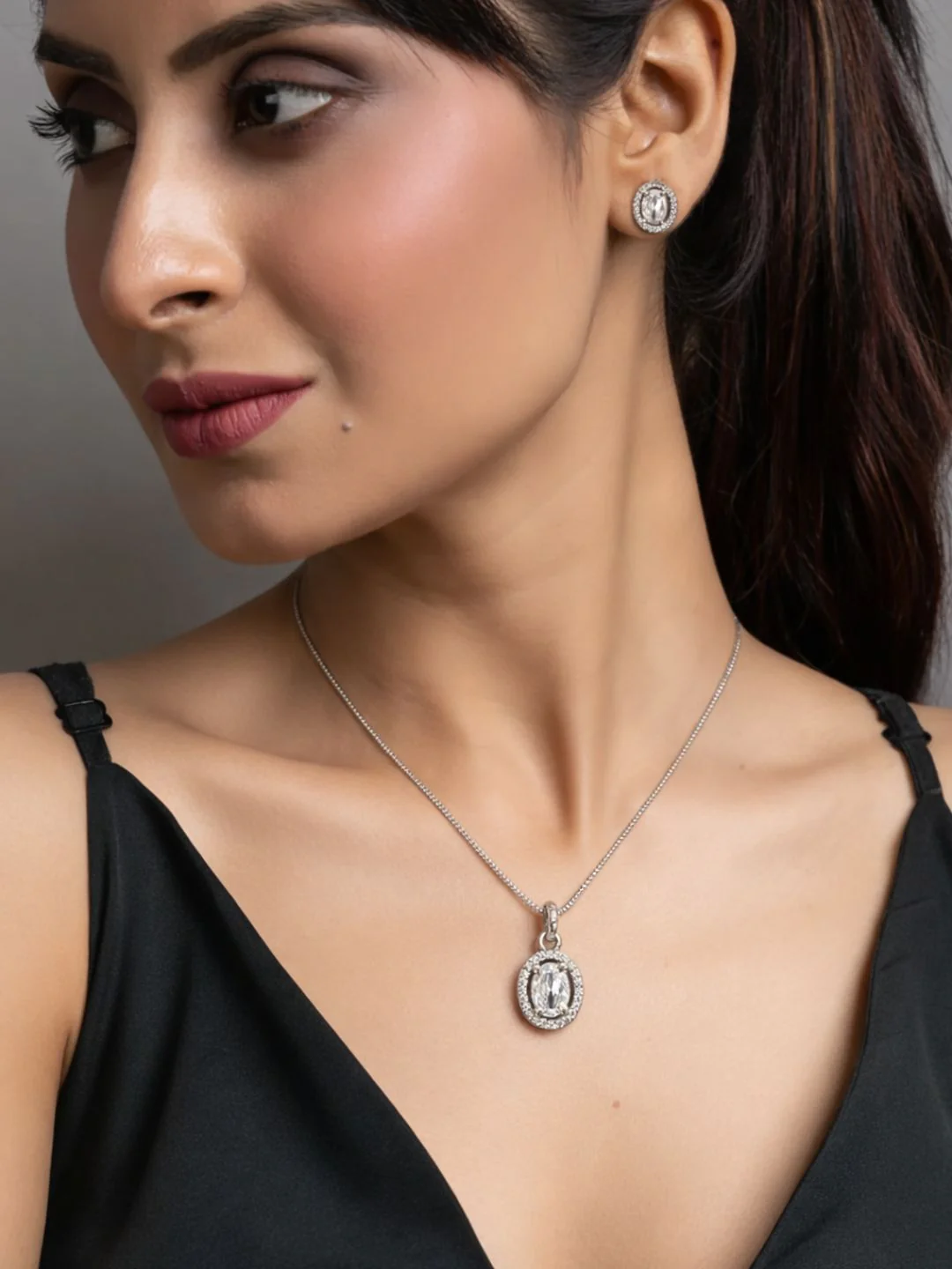 Alankrita Diamond earing & pendant stud - Image 7