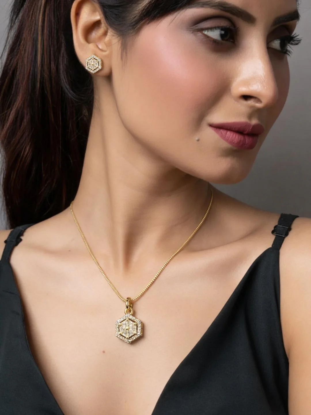 Alankrita Diamond earing & pendant stud - Image 6