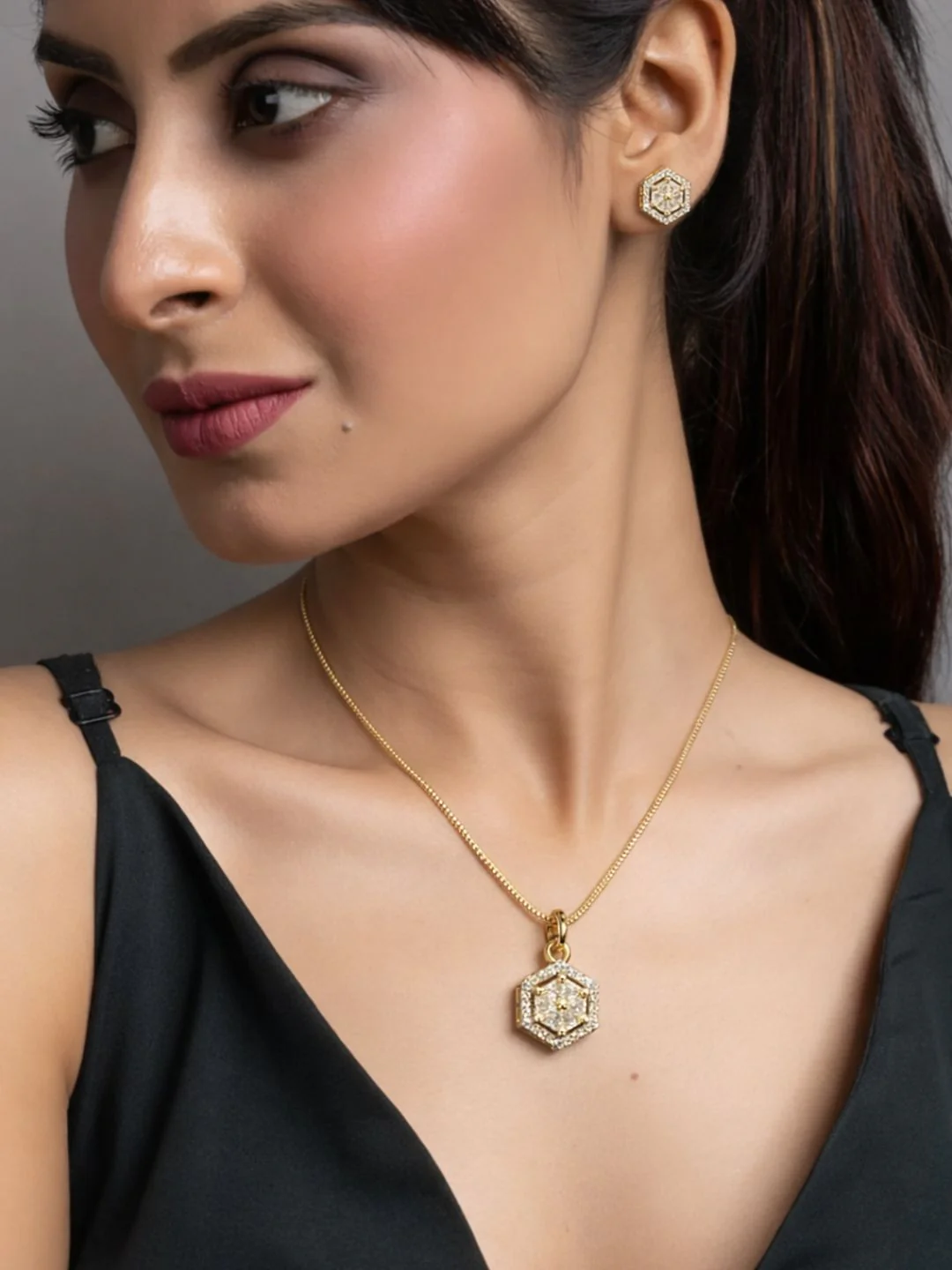 Alankrita Diamond earing & pendant stud - Image 7