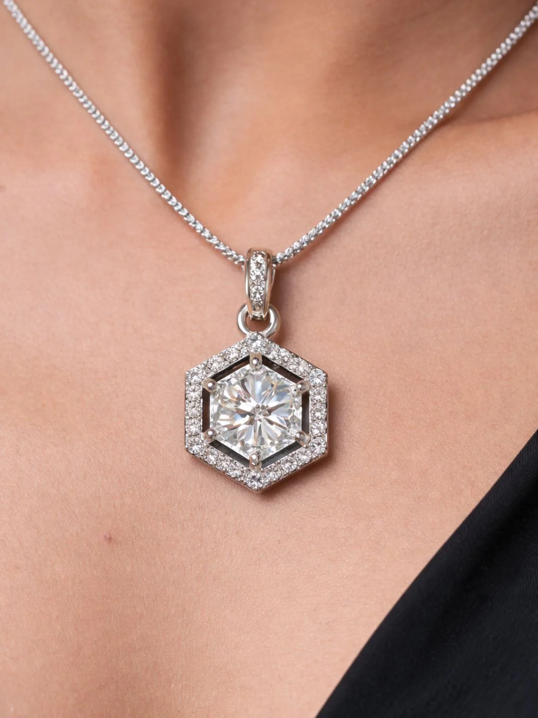 Alankrita Diamond earing & pendant stud - Image 3