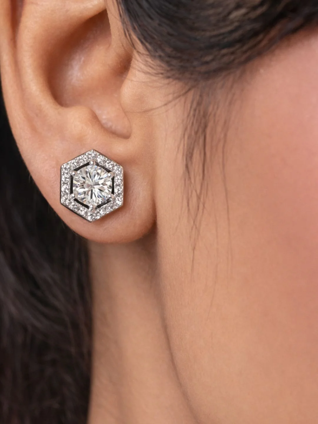 Alankrita Diamond earing & pendant stud - Image 4