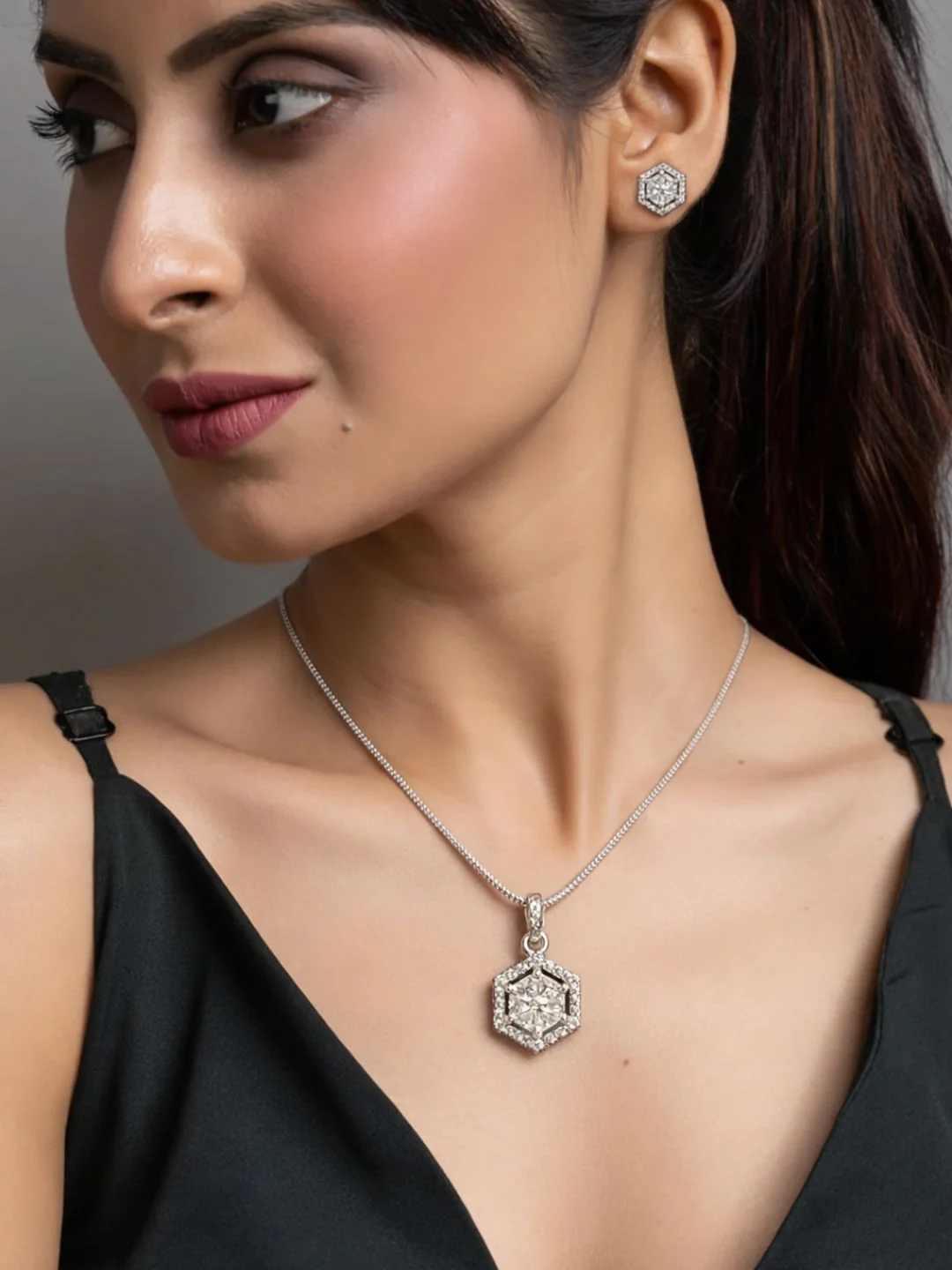 Alankrita Diamond earing & pendant stud - Image 5