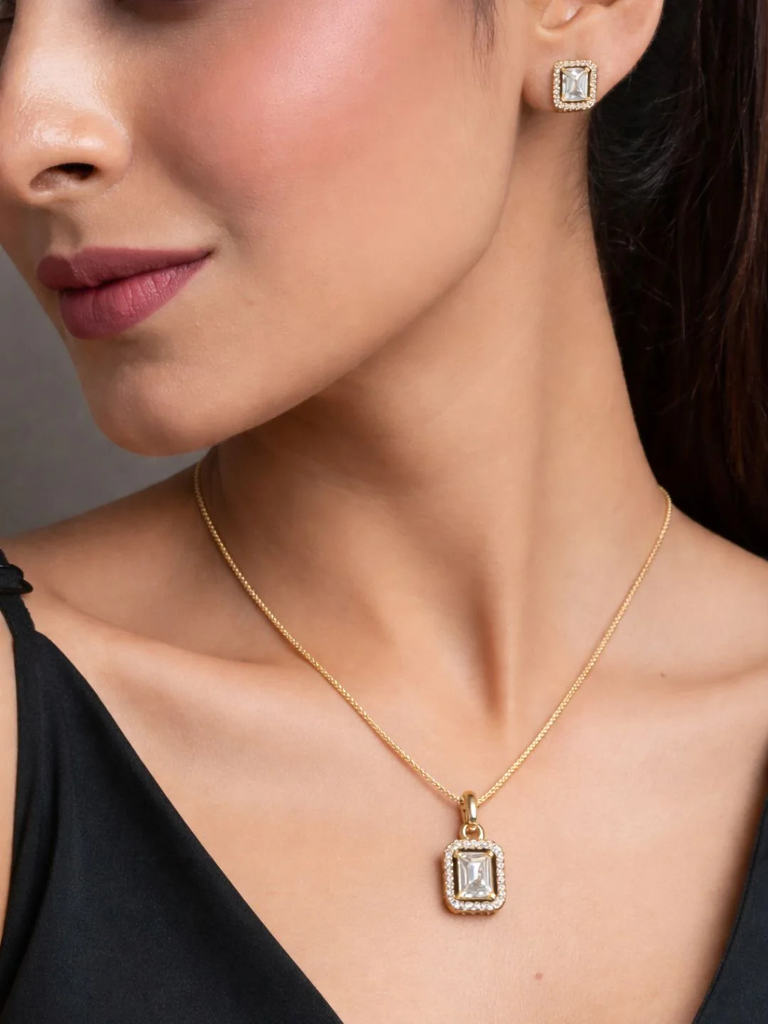 Alankrita Diamond earing & pendant stud - Image 2