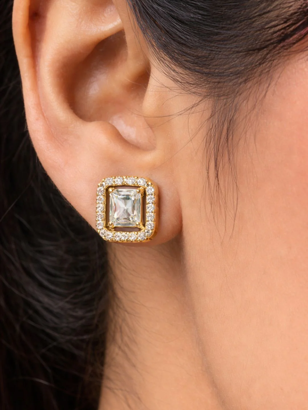 Alankrita Diamond earing & pendant stud - Image 4