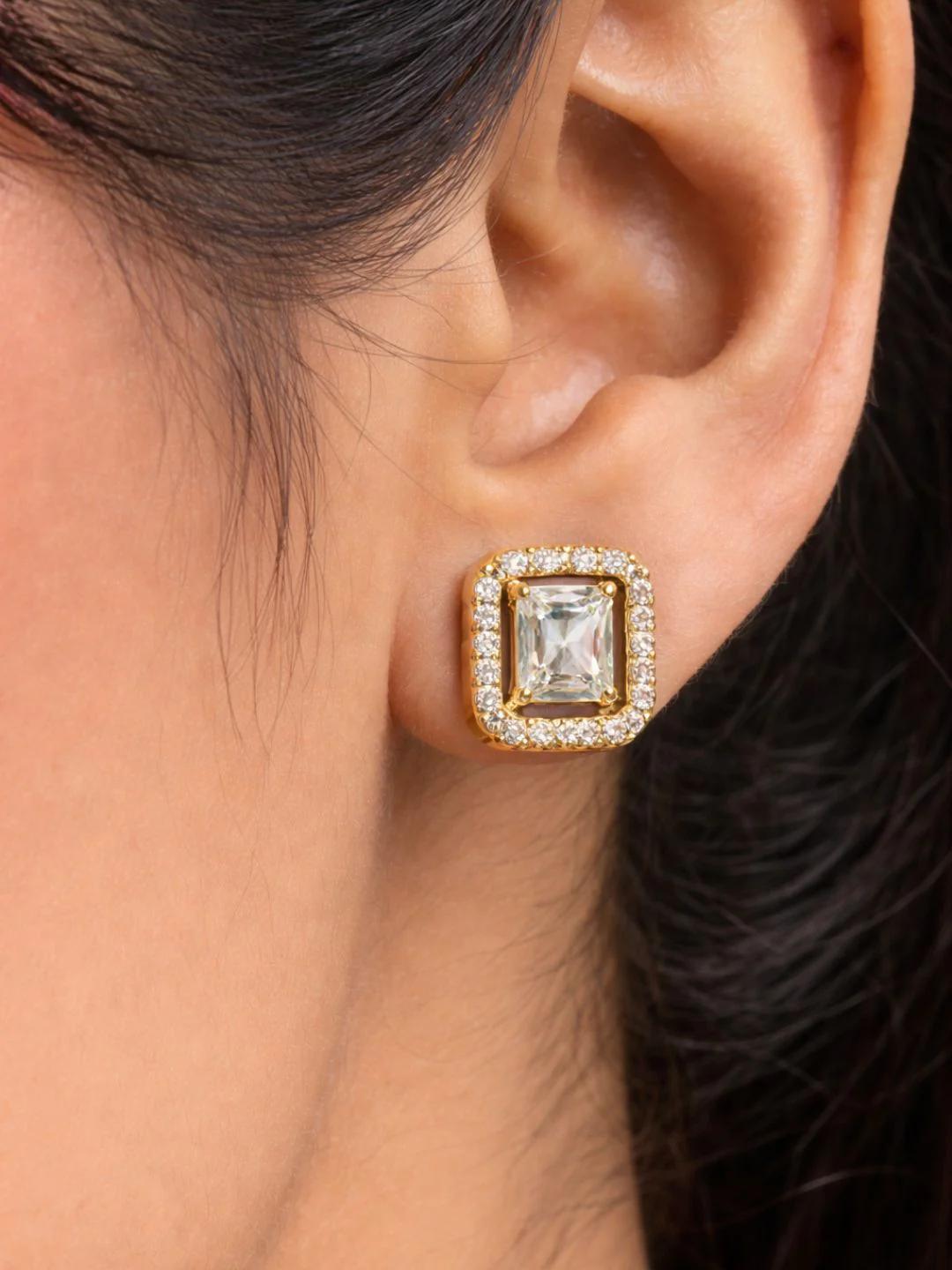 Alankrita Diamond earing & pendant stud - Image 5