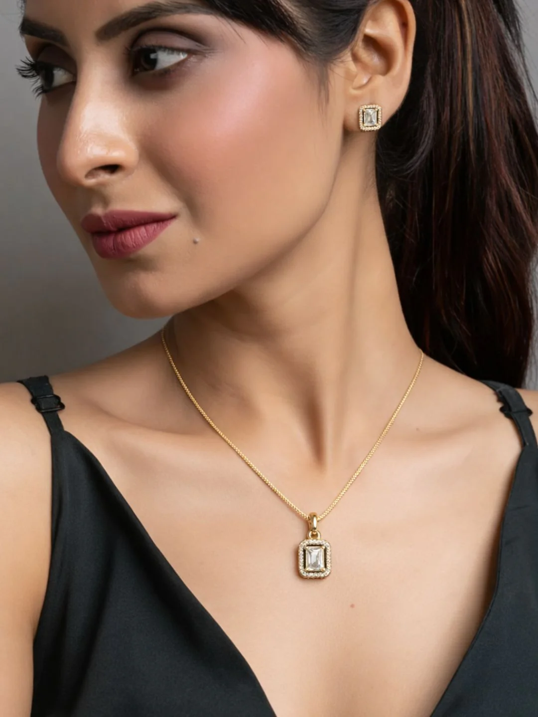 Alankrita Diamond earing & pendant stud - Image 7