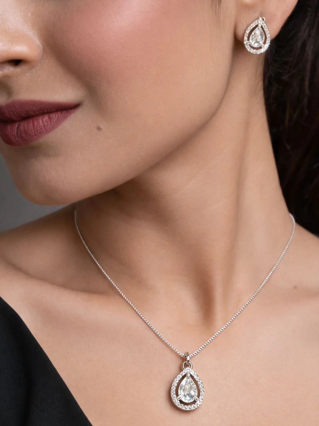 Alankrita Diamond earing & pendant stud - Image 2