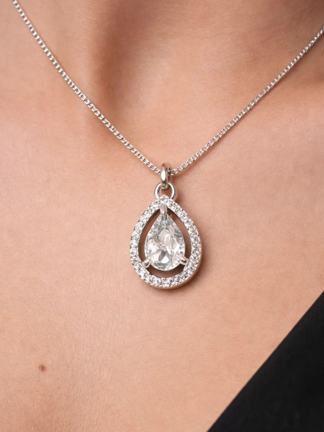 Alankrita Diamond earing & pendant stud - Image 3