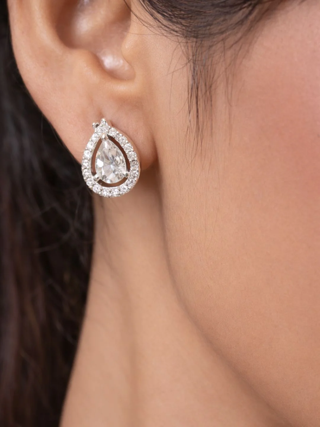 Alankrita Diamond earing & pendant stud - Image 4