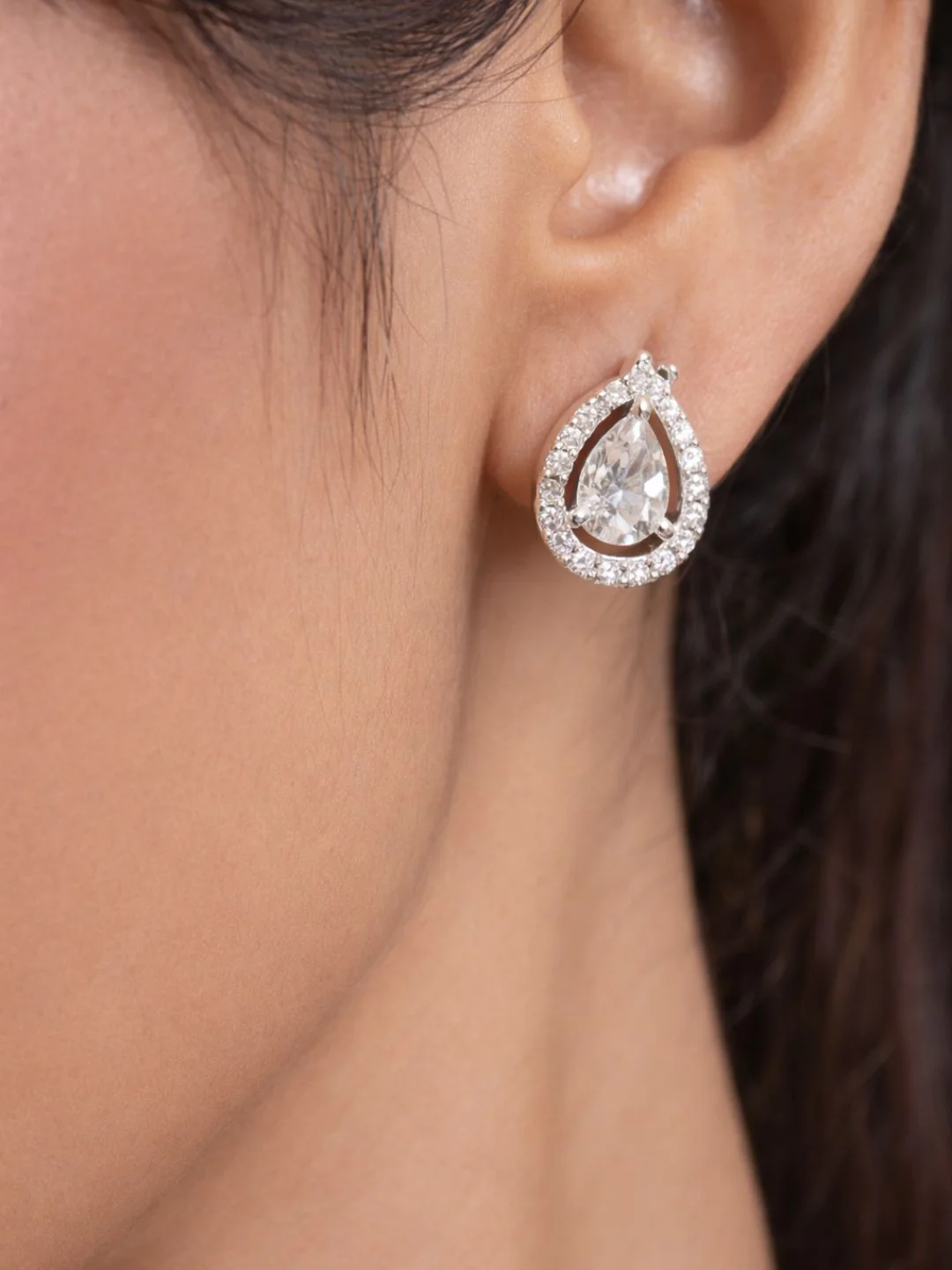 Alankrita Diamond earing & pendant stud - Image 5