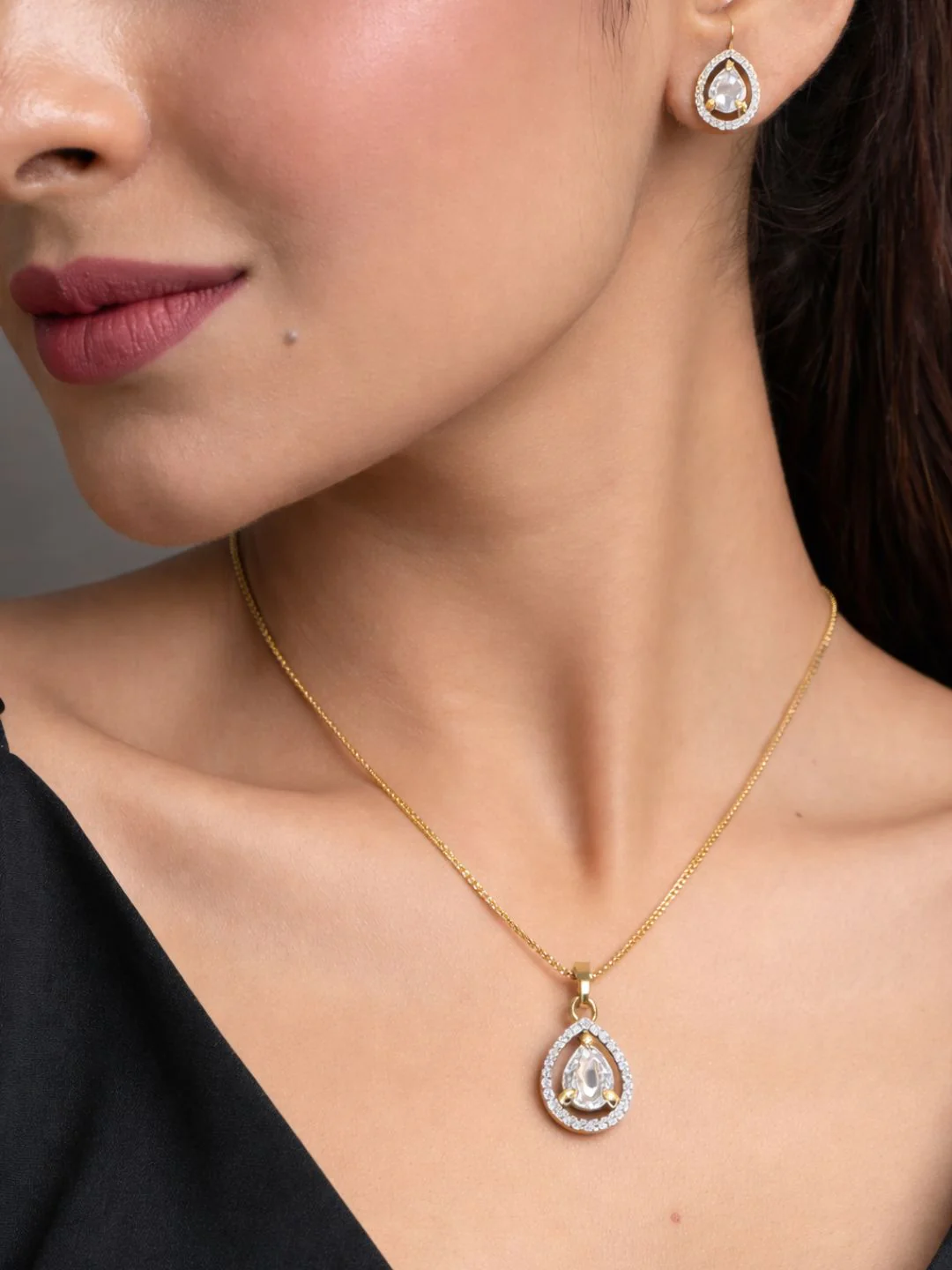 Alankrita Diamond earing & pendant stud - Image 2