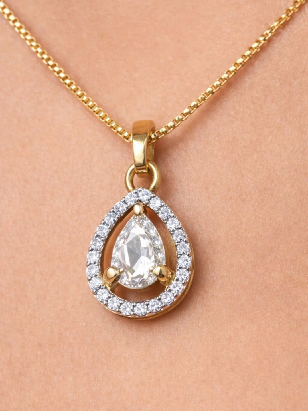 Alankrita Diamond earing & pendant stud - Image 3