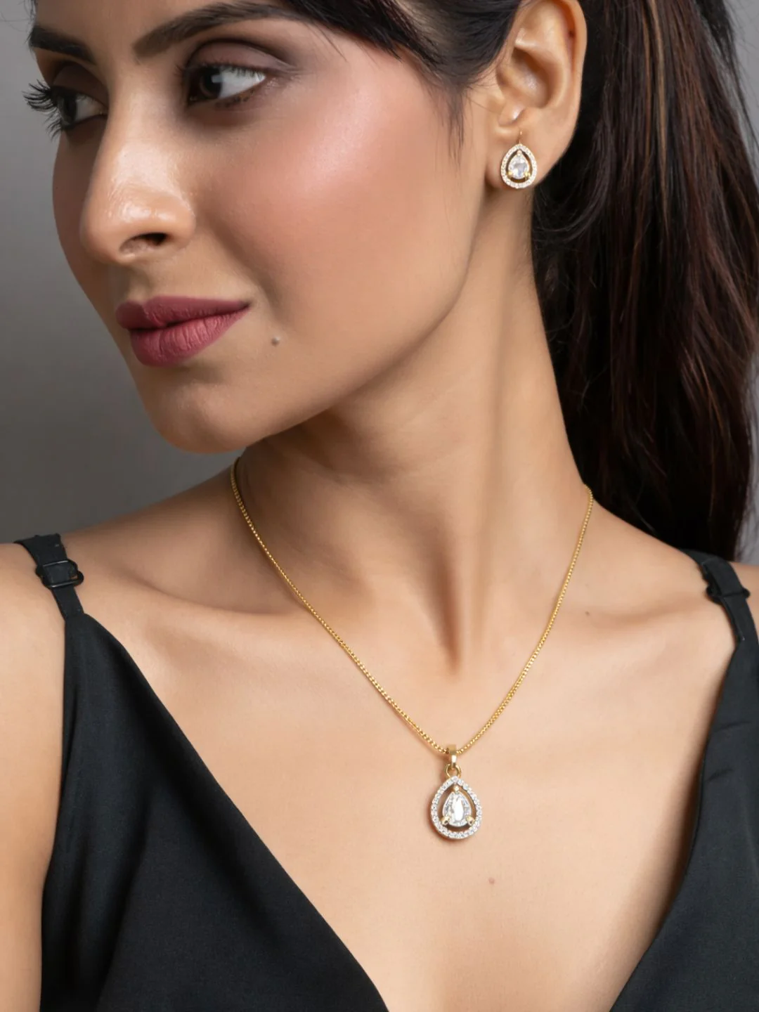 Alankrita Diamond earing & pendant stud - Image 7