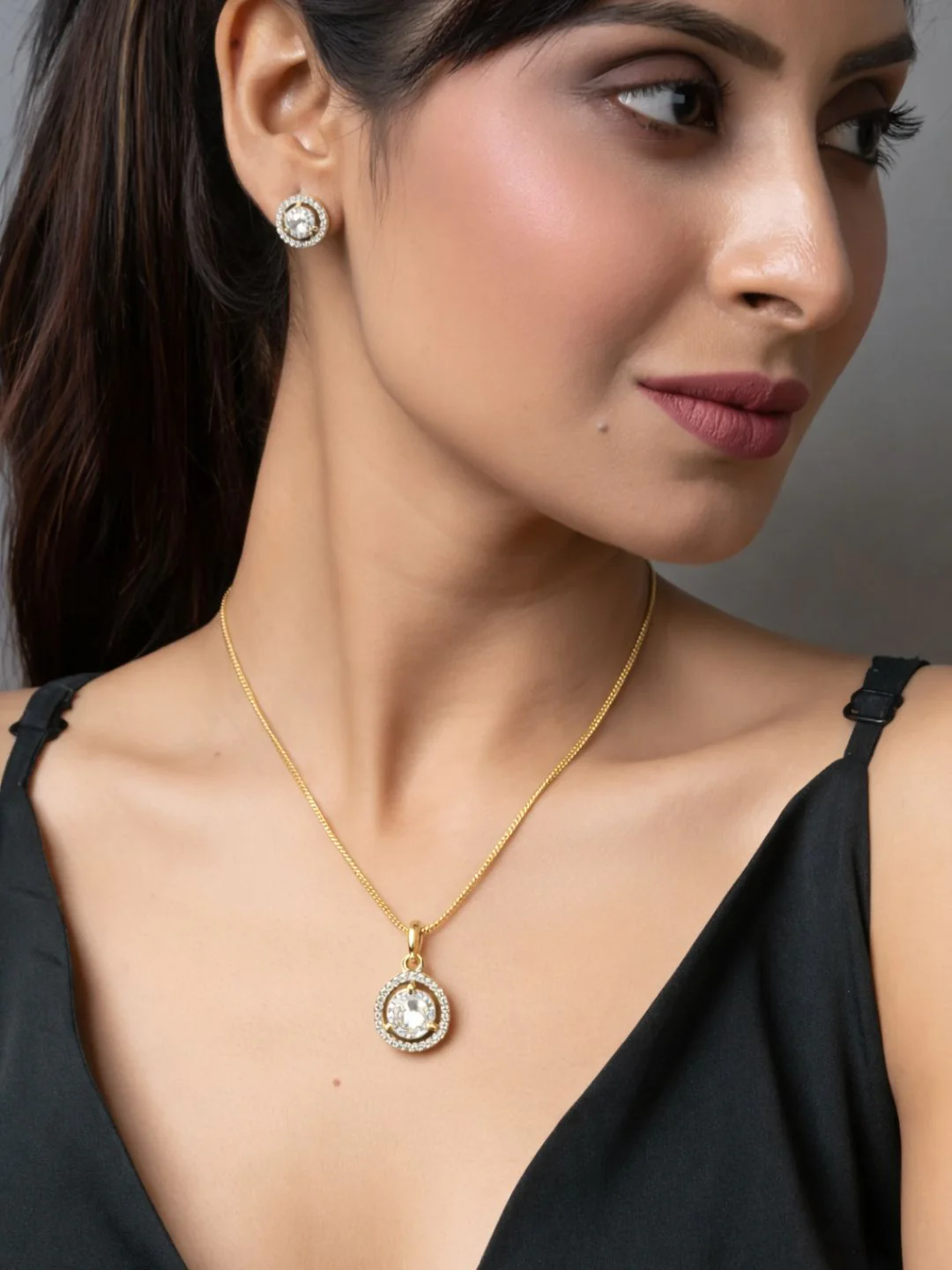 Alankrita Diamond earing & pendant stud - Image 6