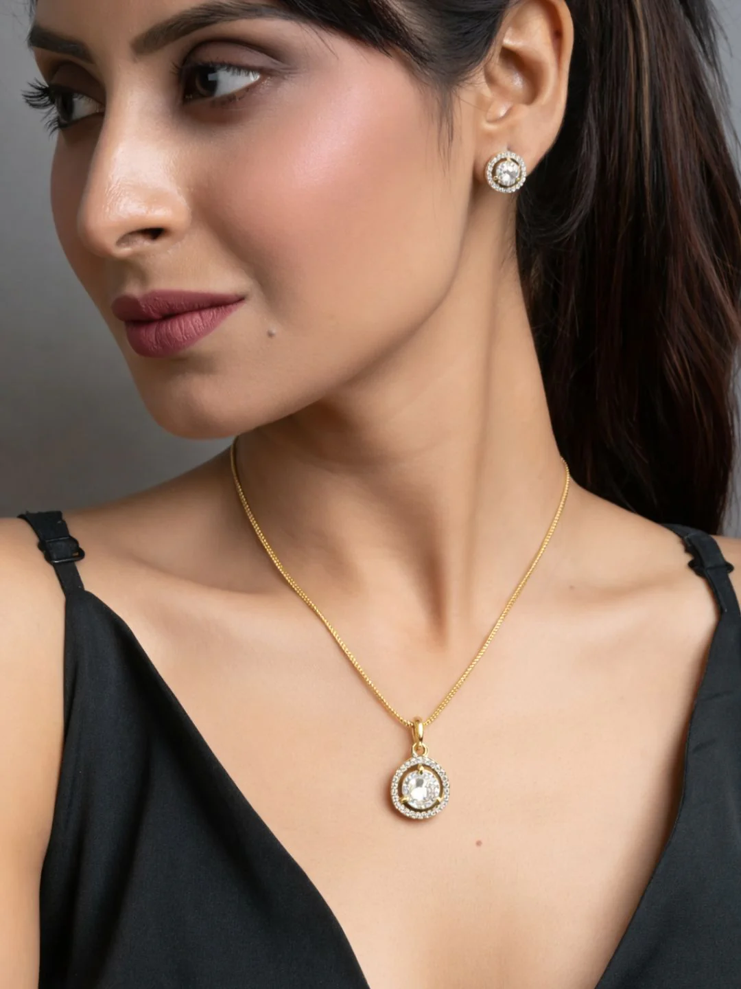 Alankrita Diamond earing & pendant stud - Image 7