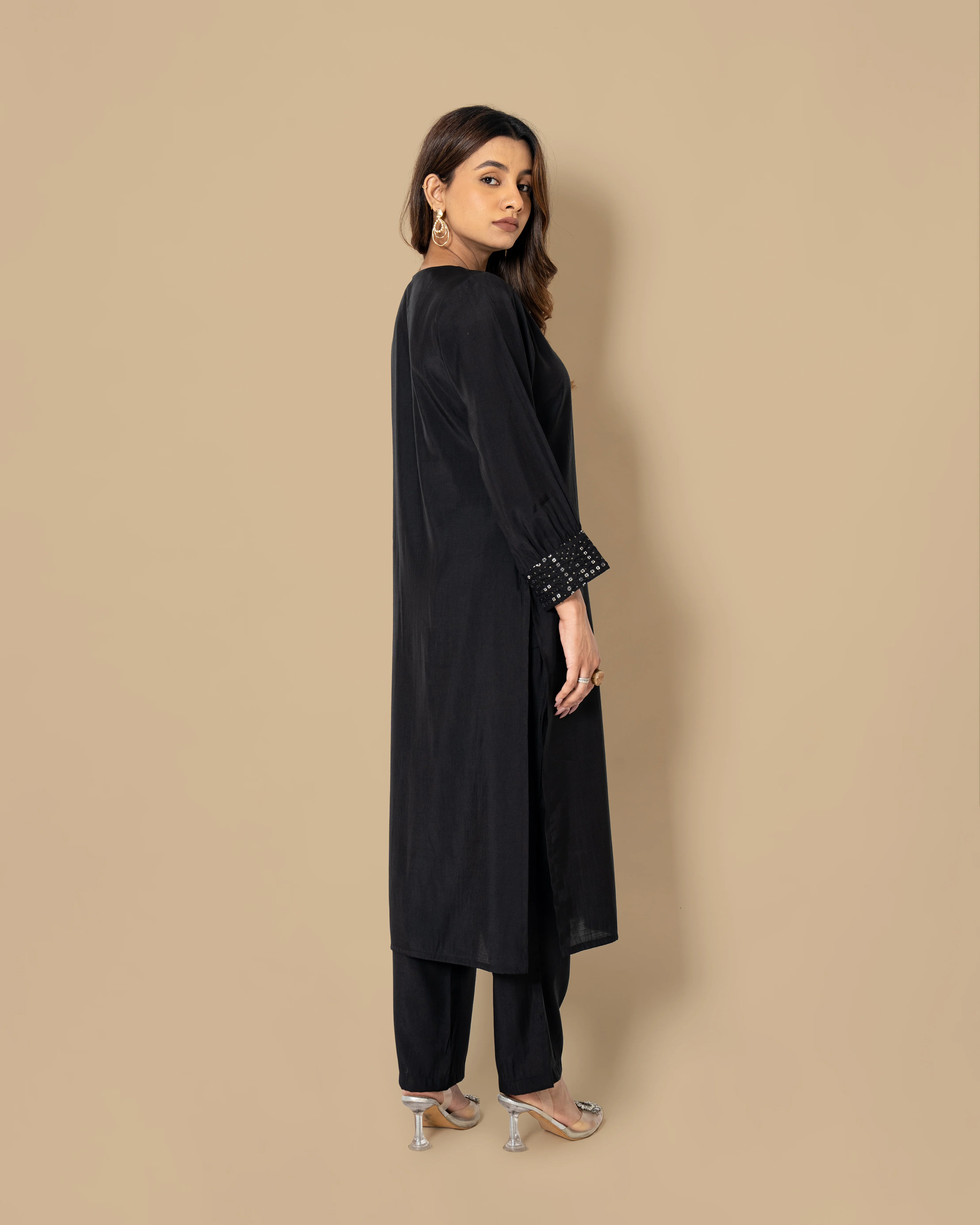 Naina Jade Work Kurta Pant Set - Image 3
