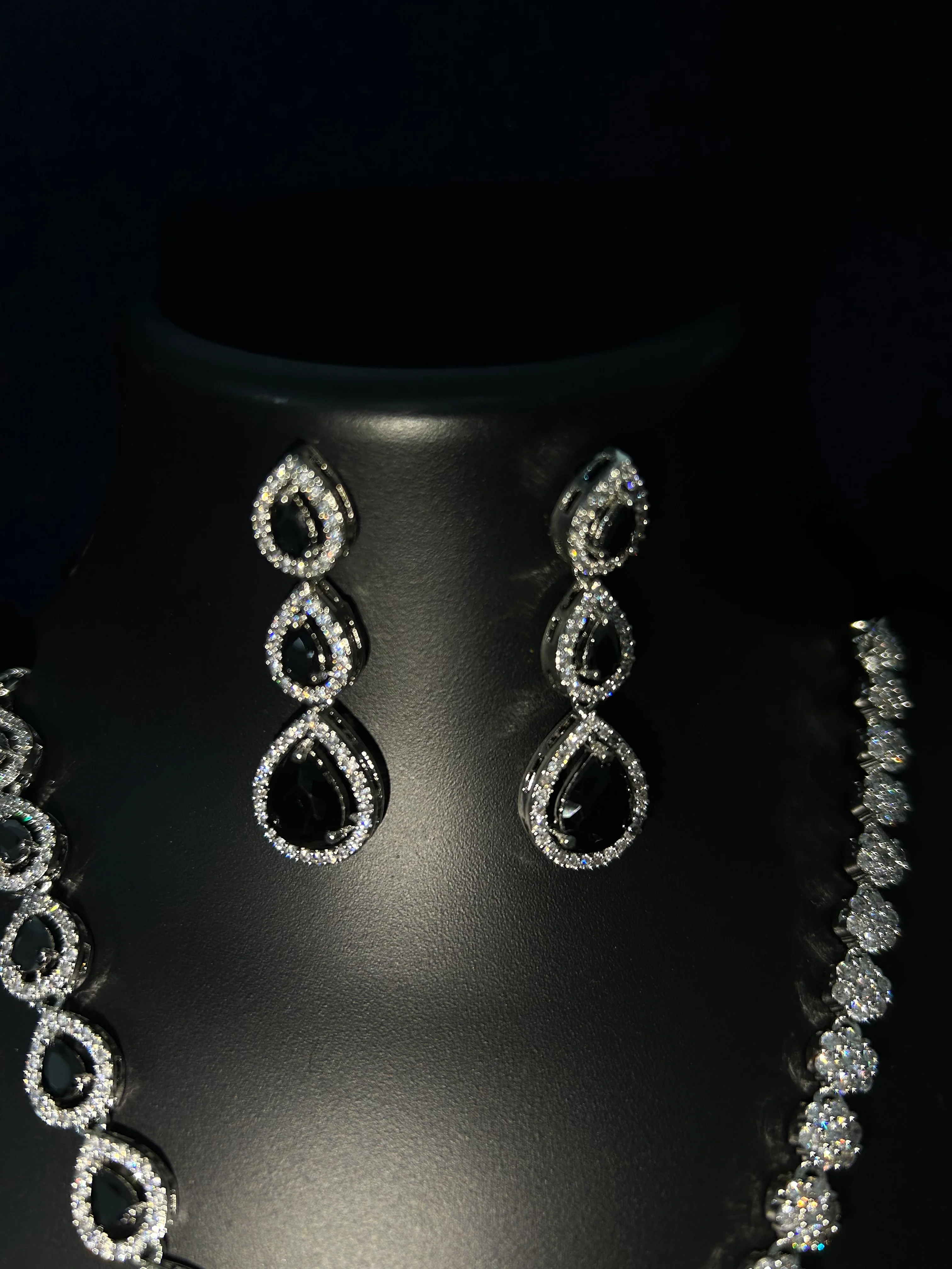 Antaara Diamond Necklace with Earings - Image 11