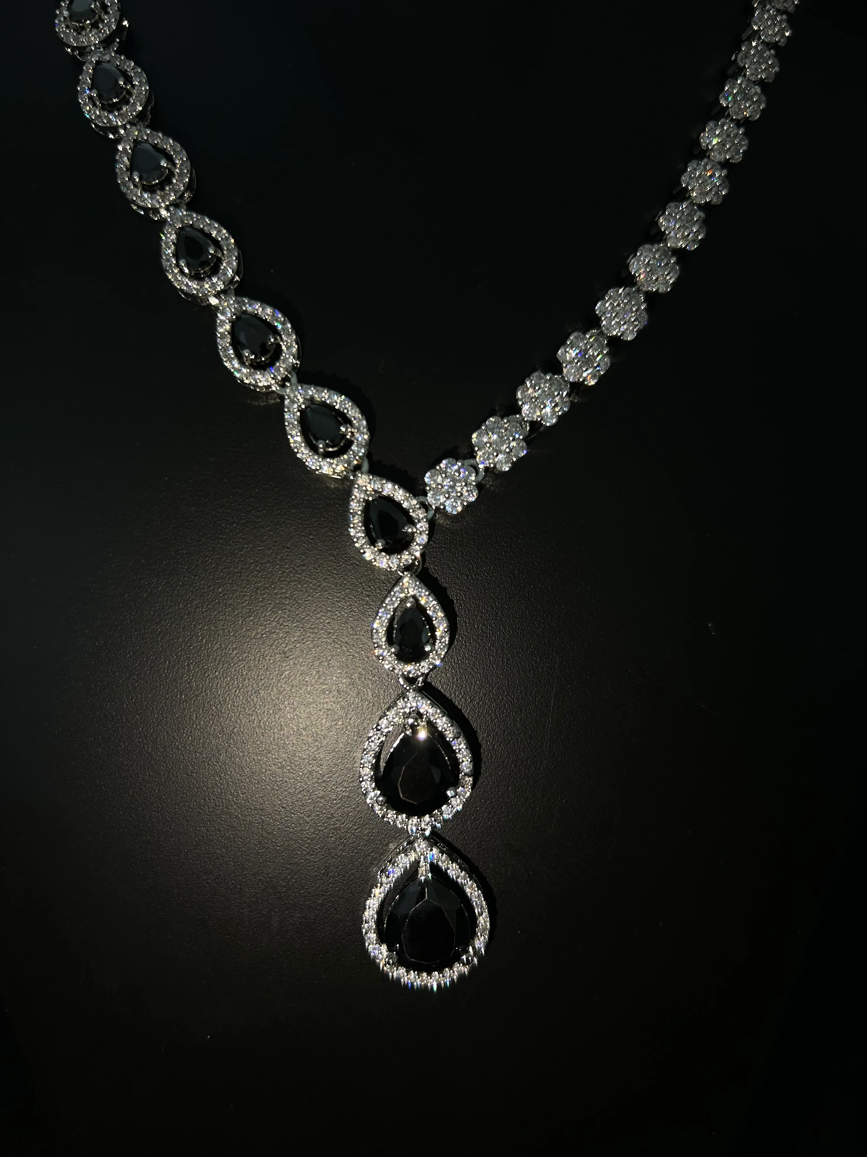 Antaara Diamond Necklace with Earings - Image 12