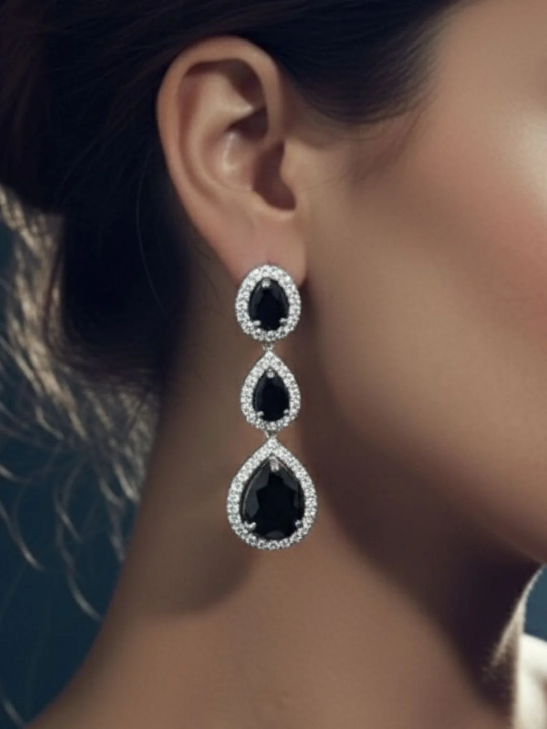 Antaara Diamond Necklace with Earings - Image 4
