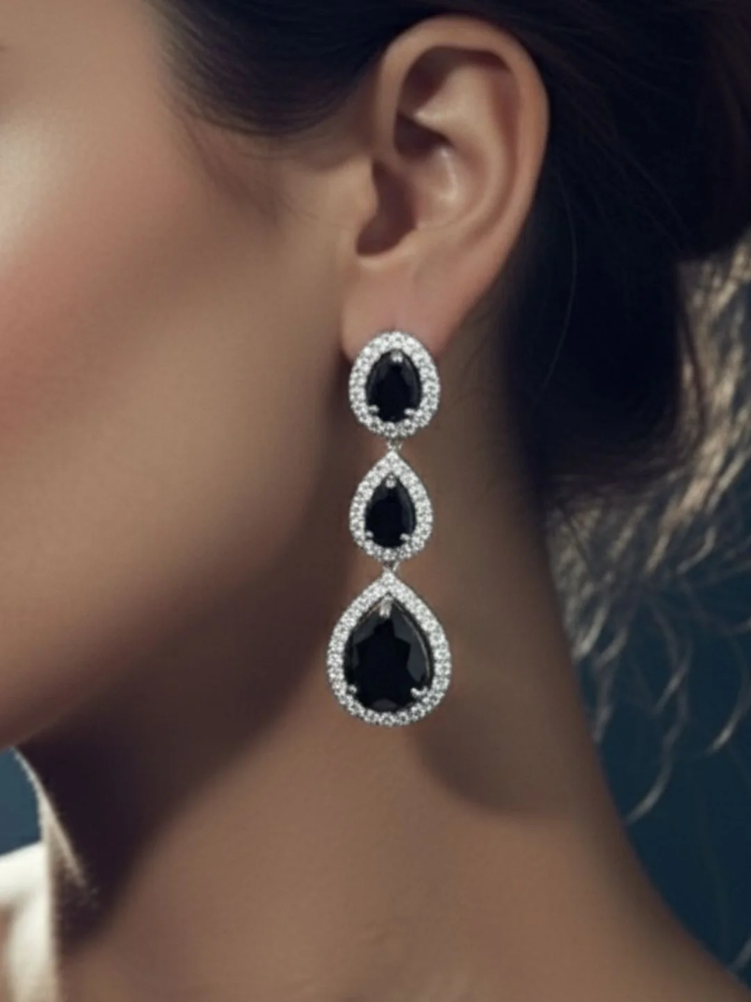 Antaara Diamond Necklace with Earings - Image 5