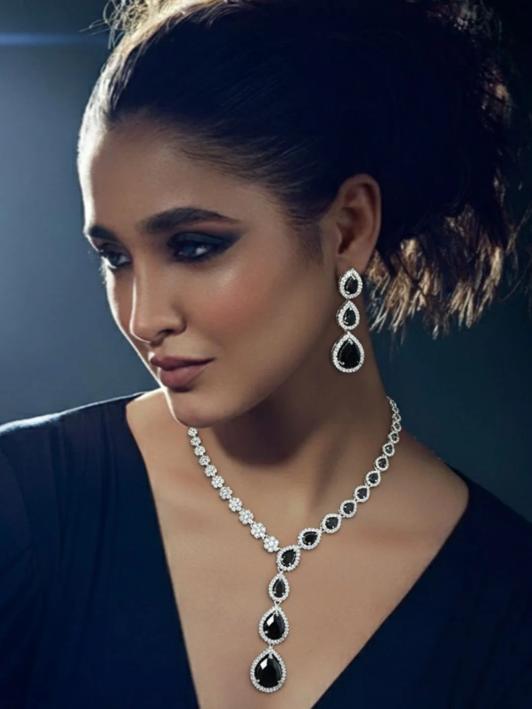 Antaara Diamond Necklace with Earings - Image 7