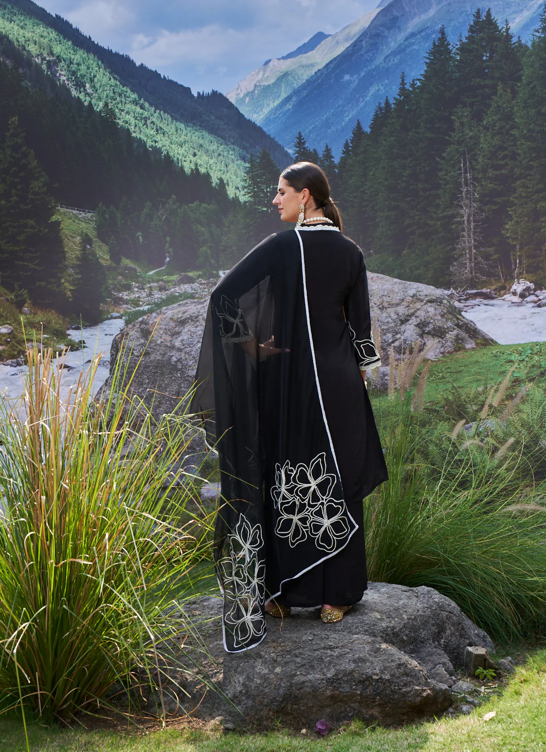VARIDHI BLACK EMBROIDERED SUIT SET - Image 3