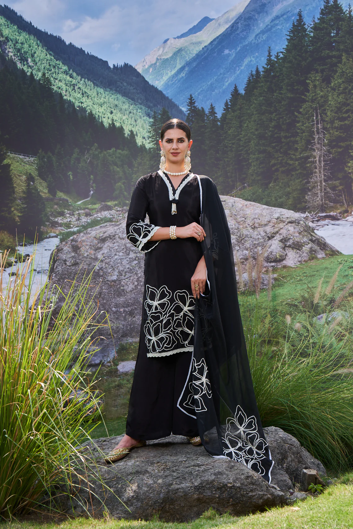 VARIDHI BLACK EMBROIDERED SUIT SET - Image 4