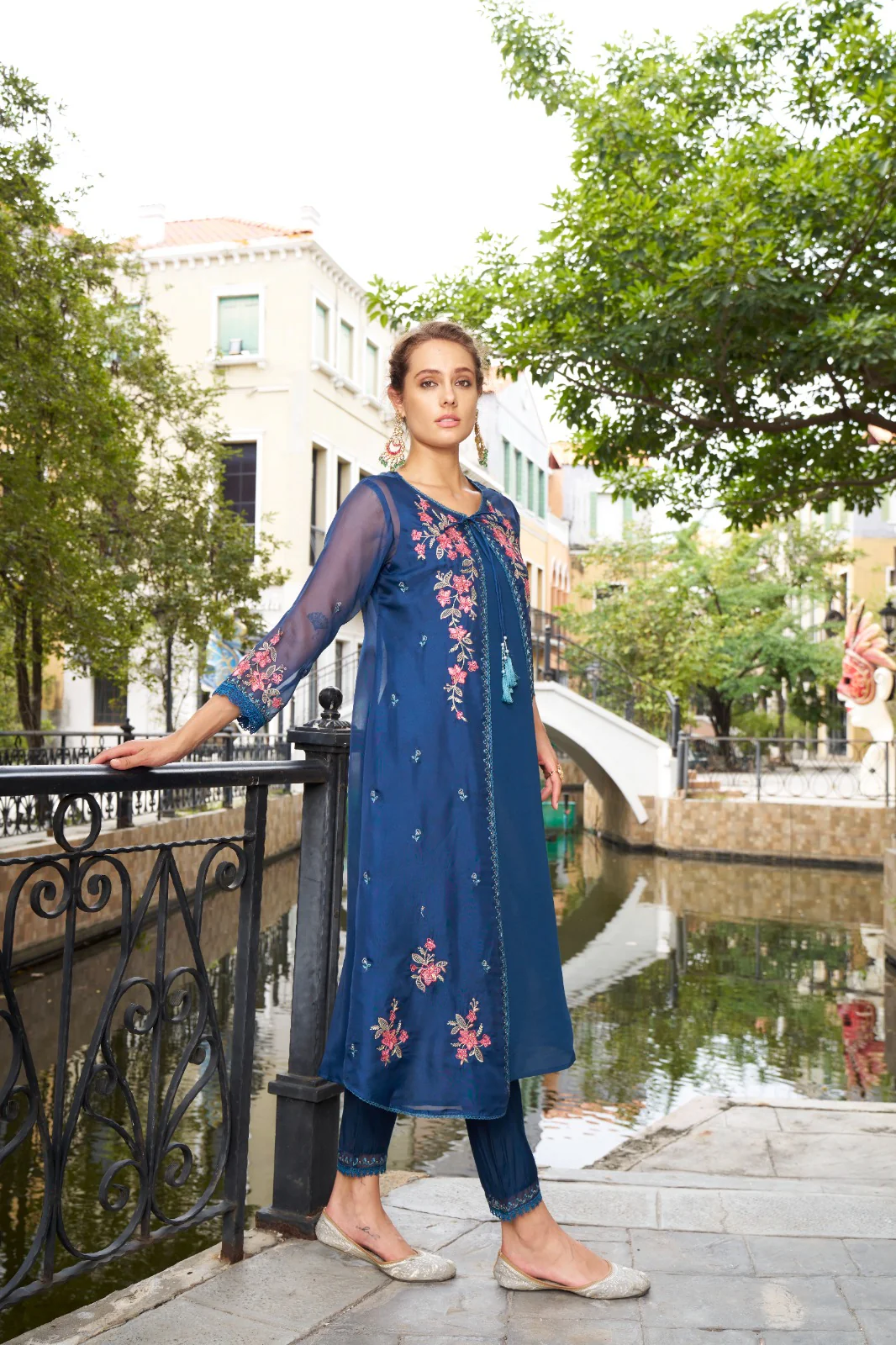 SIREESHA AZURE EMBROIDERY DESIGNER ORGANZA JACKET SET - Image 3