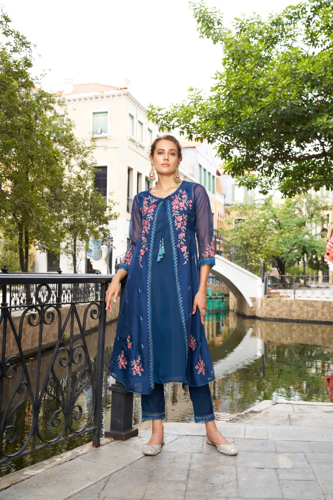 SIREESHA AZURE EMBROIDERY DESIGNER ORGANZA JACKET SET - Image 4