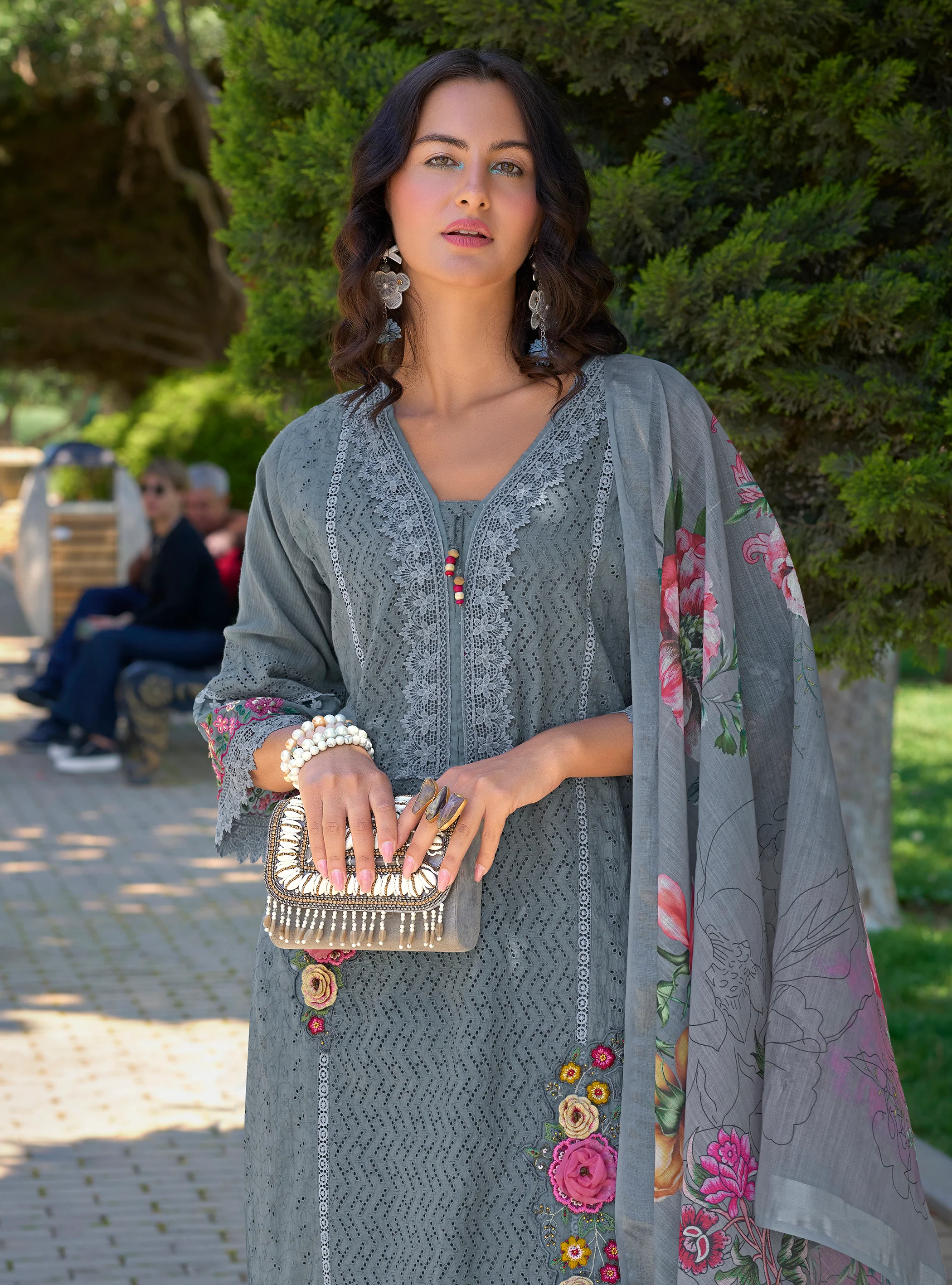 SARFARISH CLOUD SCHIFFLI HEAVY SUIT SET - Image 5