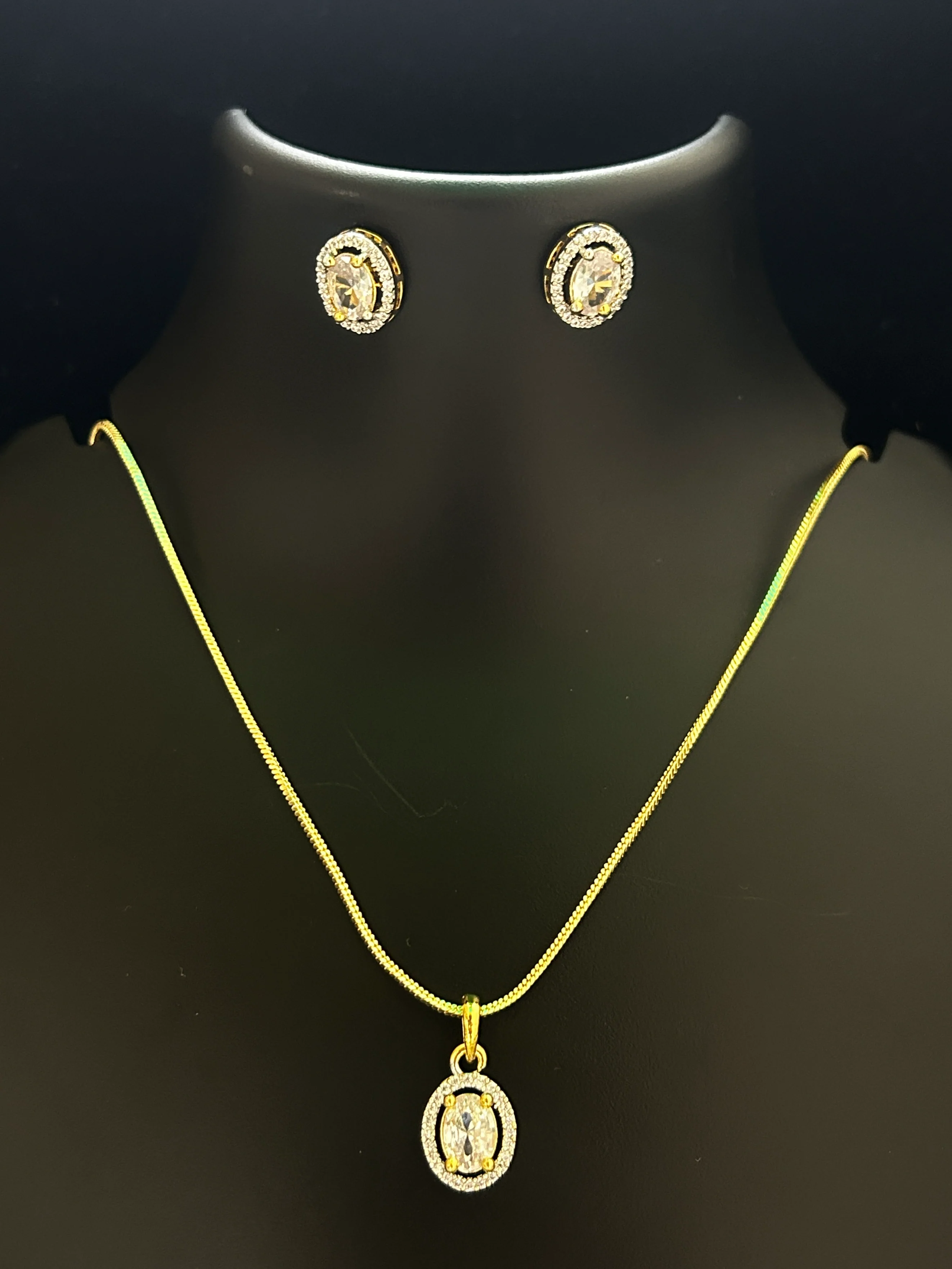 Antaara diamond earing & pendant stud - Image 12