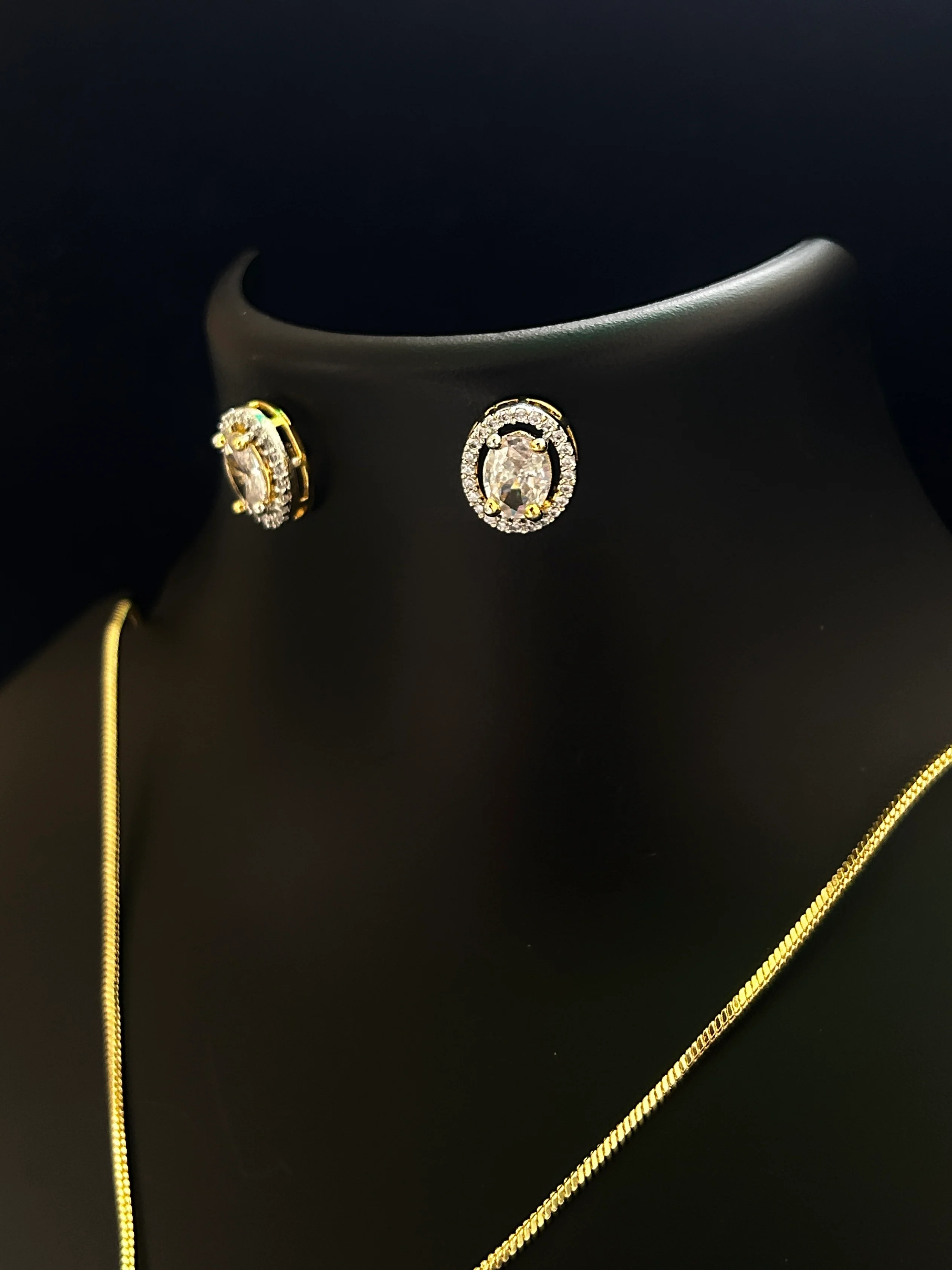Antaara diamond earing & pendant stud - Image 15