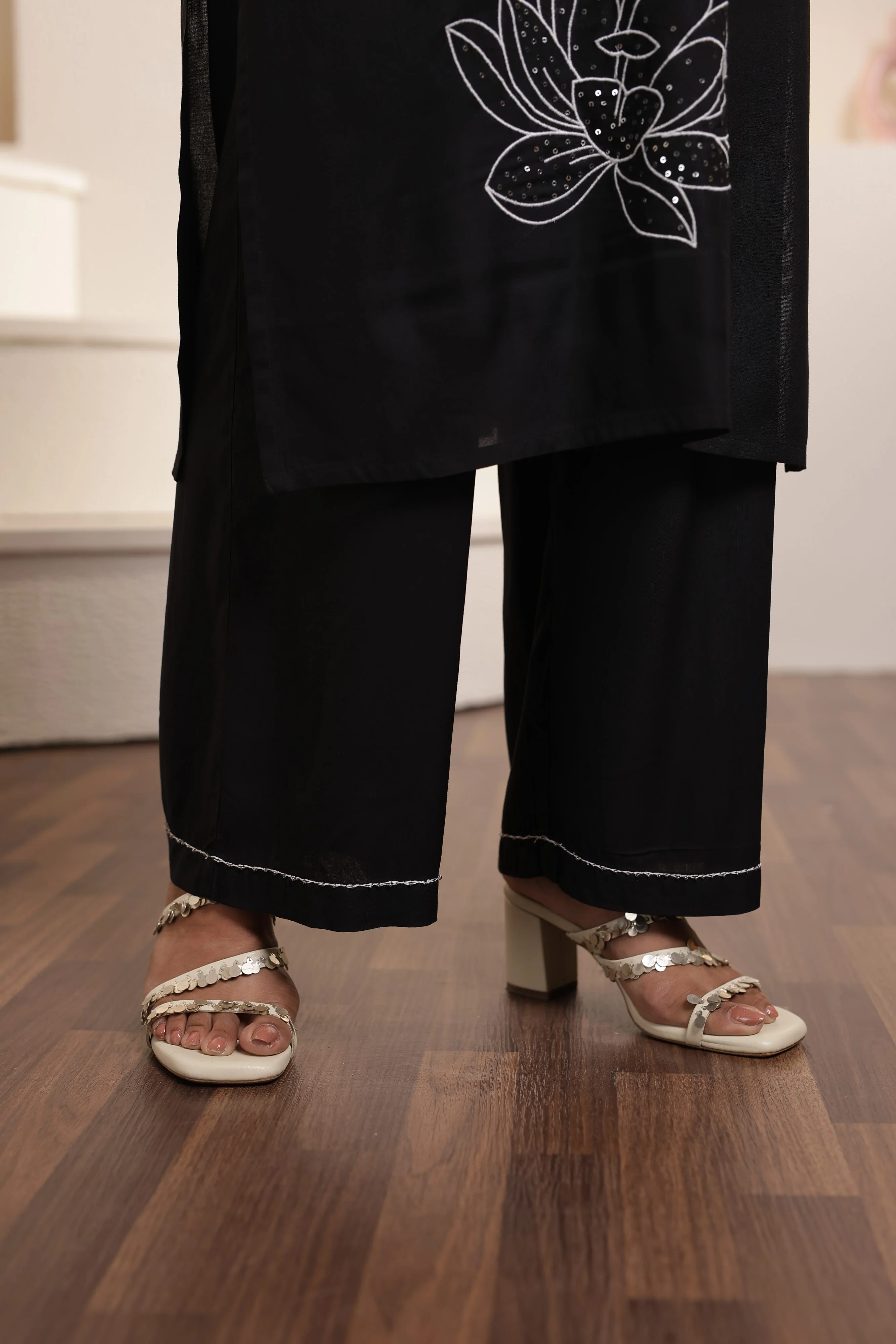 TUSHKI SWISH EMBROIDERY CO-ORD SET - Image 6