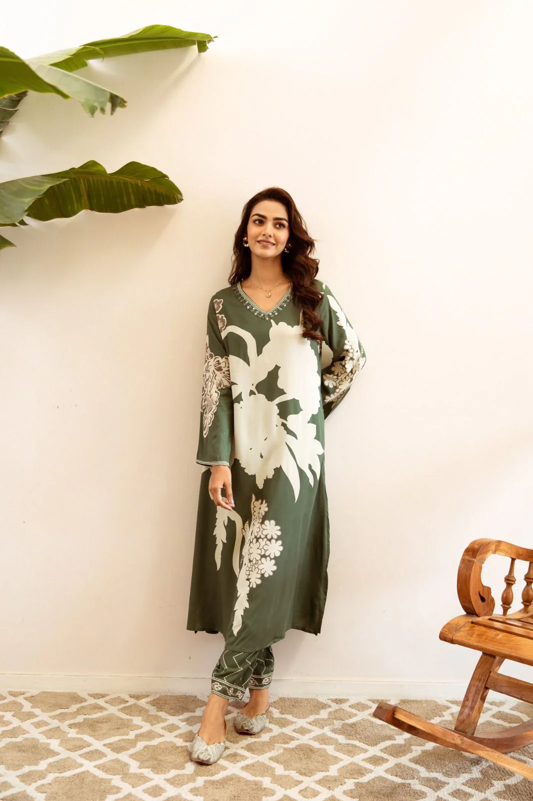 Sargun Fern Kurta Pant Set - Image 4