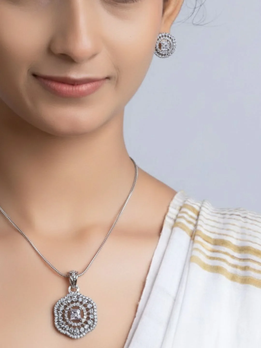 Savana Diamond Earing & Pendant Set - Image 11