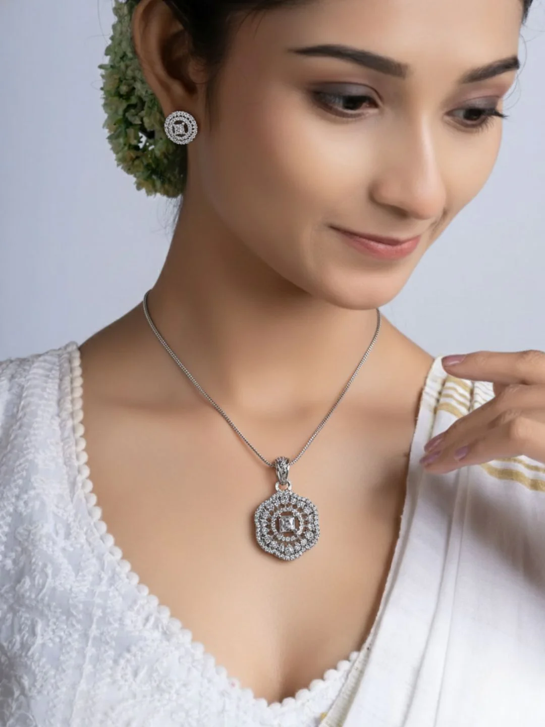 Savana Diamond Earing & Pendant Set - Image 12
