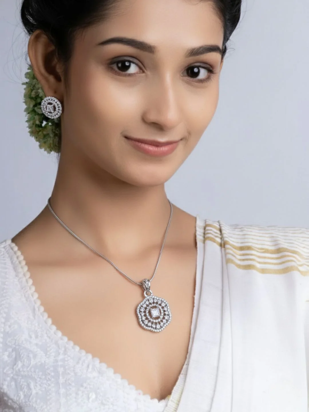 Savana Diamond Earing & Pendant Set - Image 14