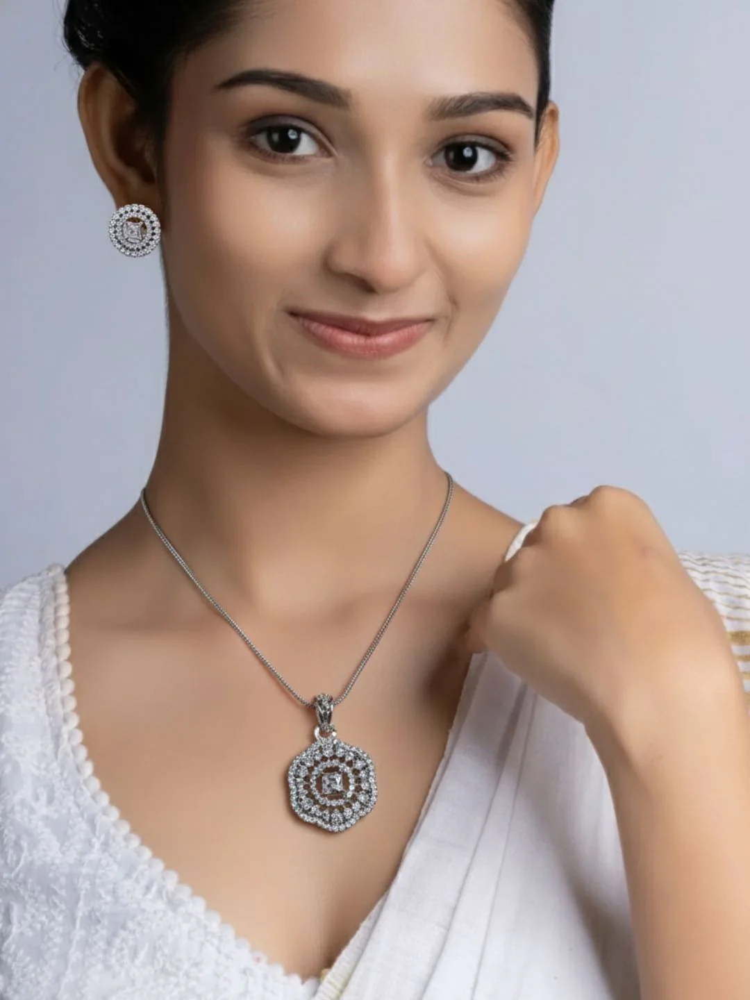 Savana Diamond Earing & Pendant Set - Image 15
