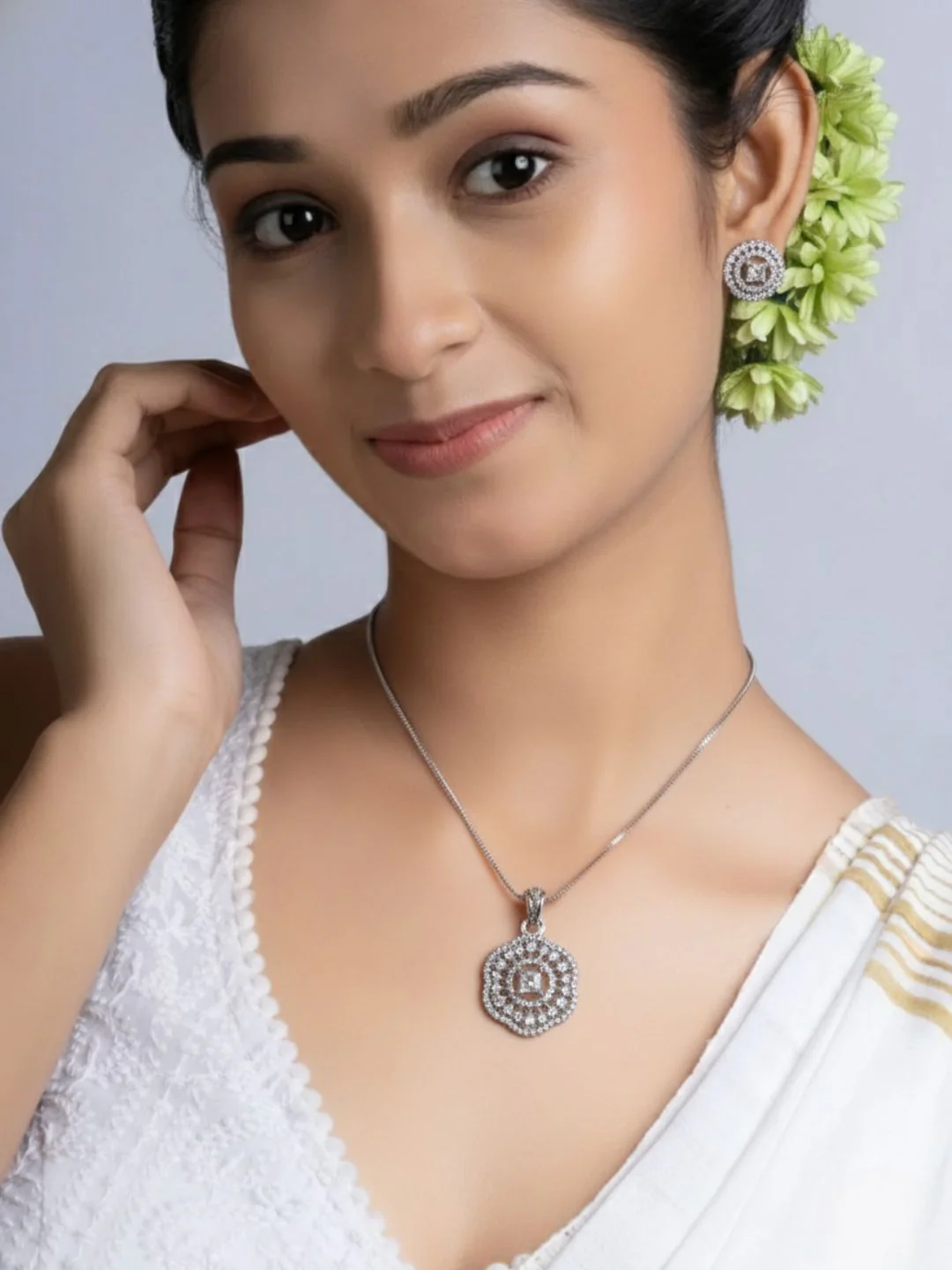 Savana Diamond Earing & Pendant Set - Image 16