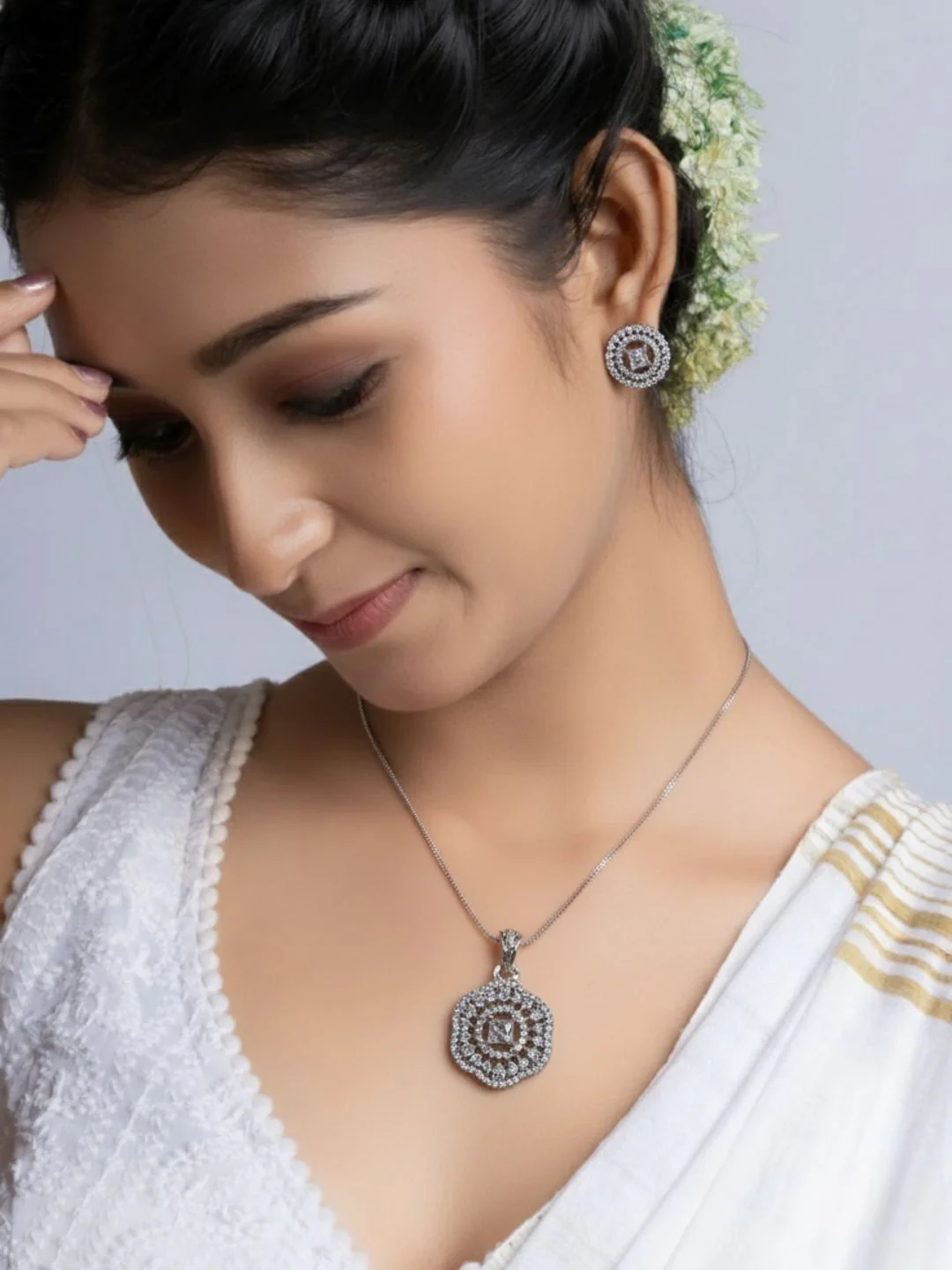 Savana Diamond Earing & Pendant Set - Image 17
