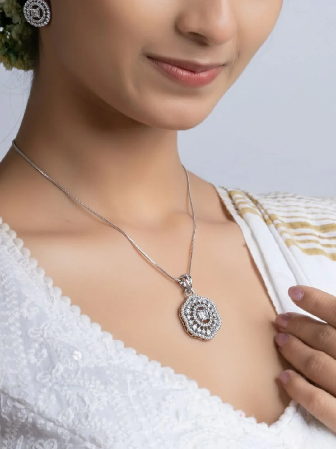 Savana Diamond Earing & Pendant Set - Image 18