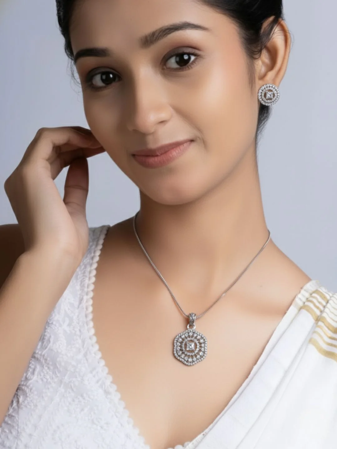 Savana Diamond Earing & Pendant Set - Image 19