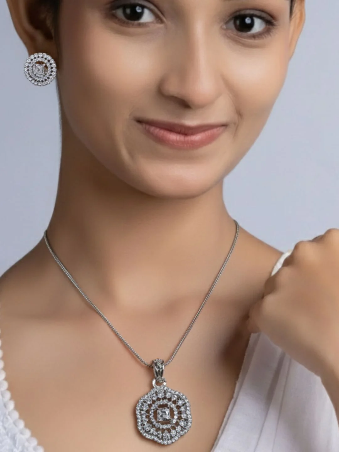 Savana Diamond Earing & Pendant Set - Image 21